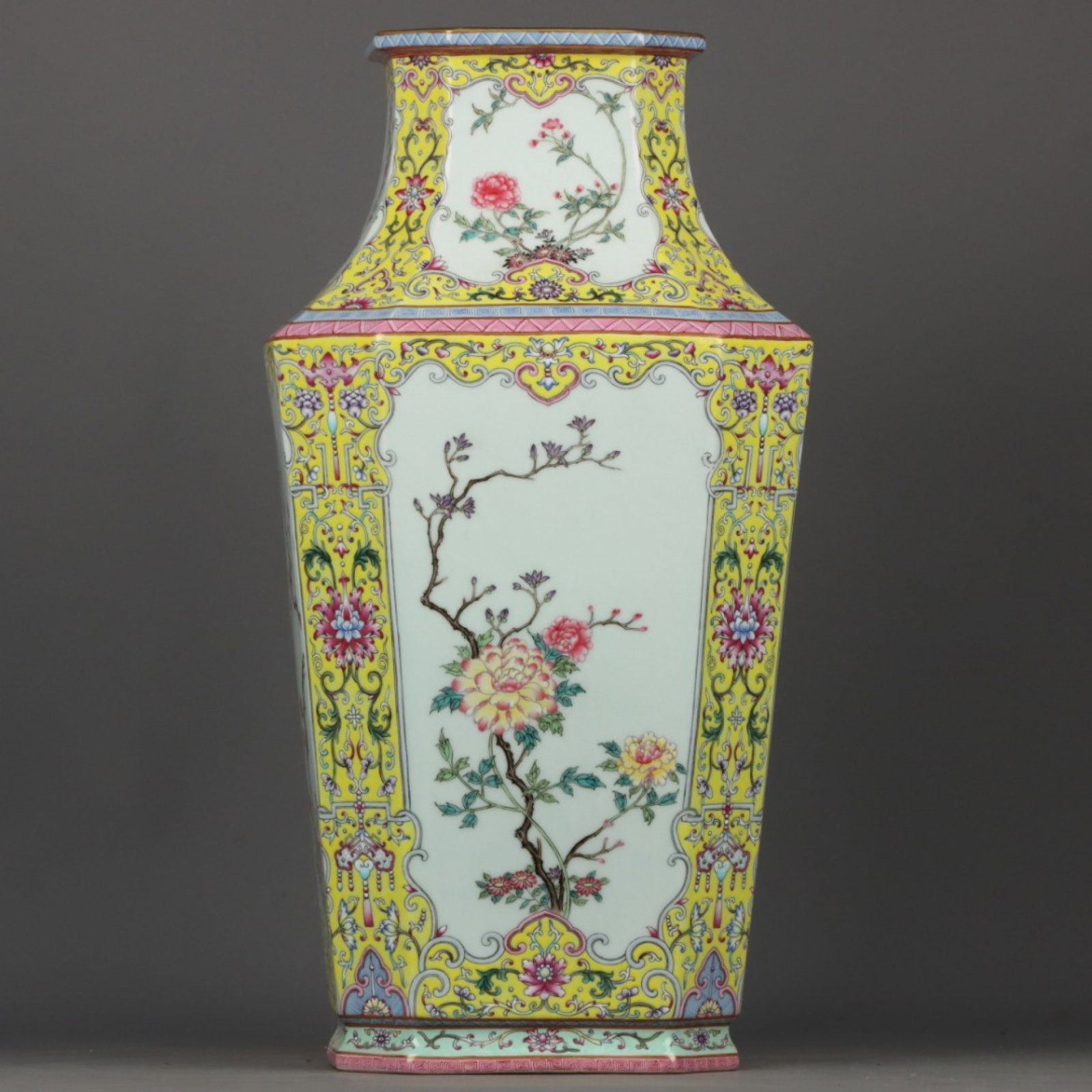 A Huge Enamel Painted Gold Flower Pattern Vase: A Huge Enamel Painted Gold Flower Pattern Vase,Qing Dynasty,China,Qianlong Six-character Mark,Size:19.3inx9.8in 珐琅彩描金花卉纹瓶,中国