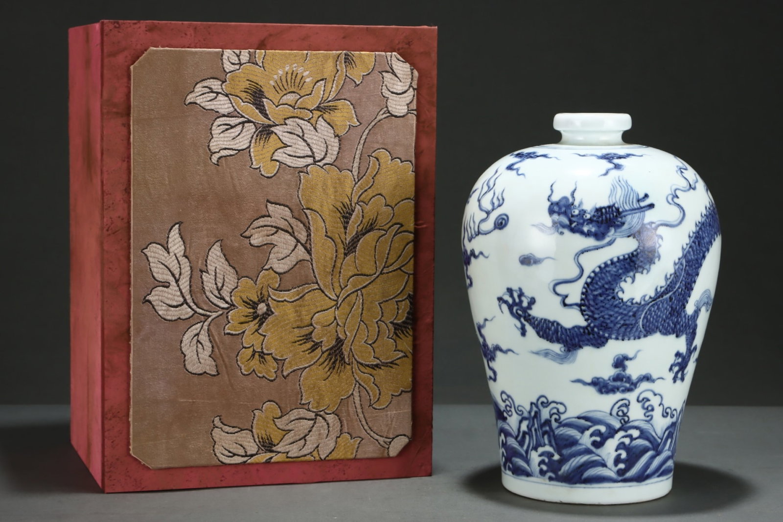 An Exquisite Blue and White Seawater and Dragon Pattern Vase: An Exquisite Blue and White Seawater and Dragon Pattern Vase,Ming Dynasty,China,Size:11.9inx8.3in 青花海水龙纹瓶,中国明代