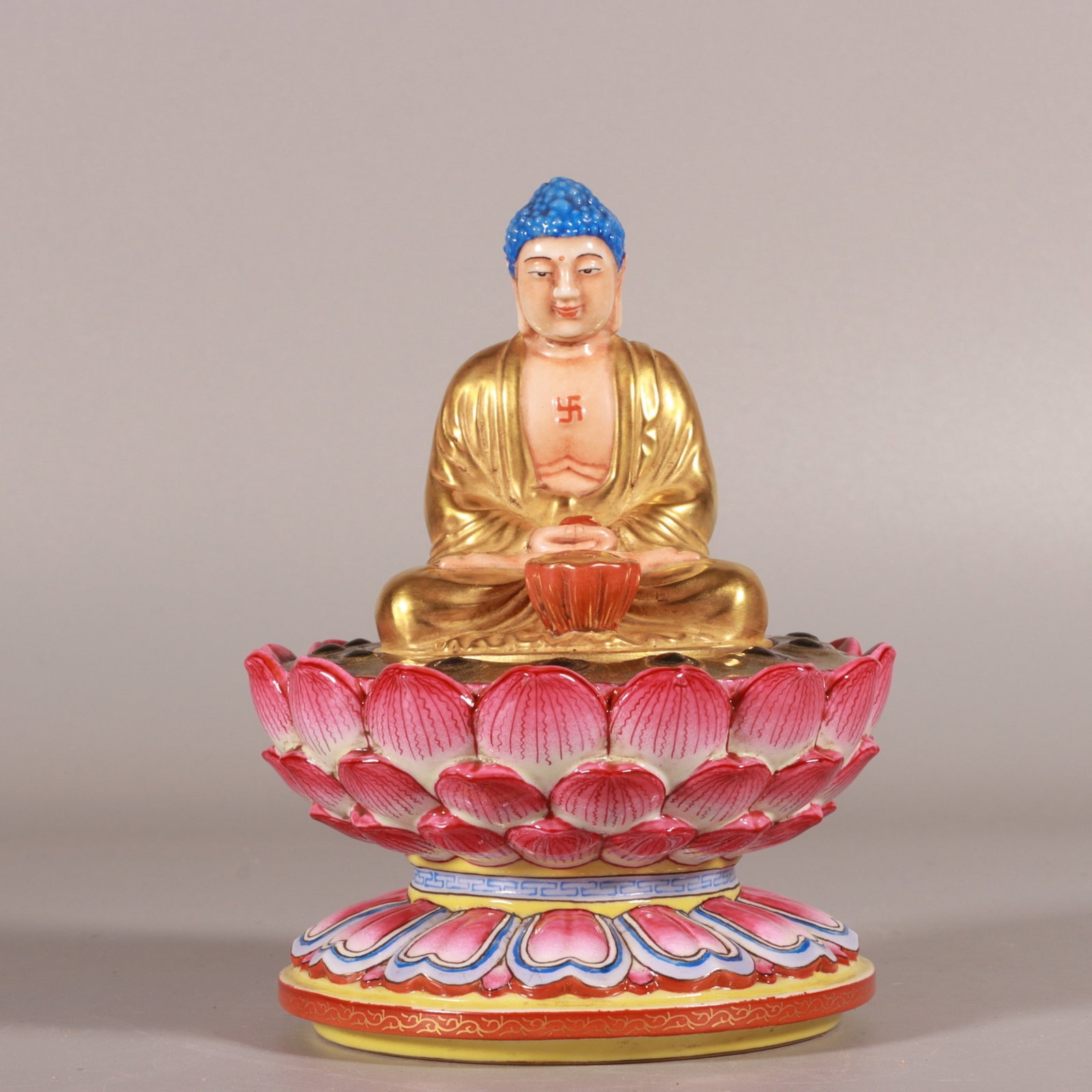 An Exquisite Enamel Painted Gold Statue of Sakyamuni: An Exquisite Enamel Painted Gold Statue of Sakyamuni,Qing Dynasty,China,Qianlong Six-character Mark,Size:5.3inx3.9in 珐琅彩描金释迦摩尼像,&#