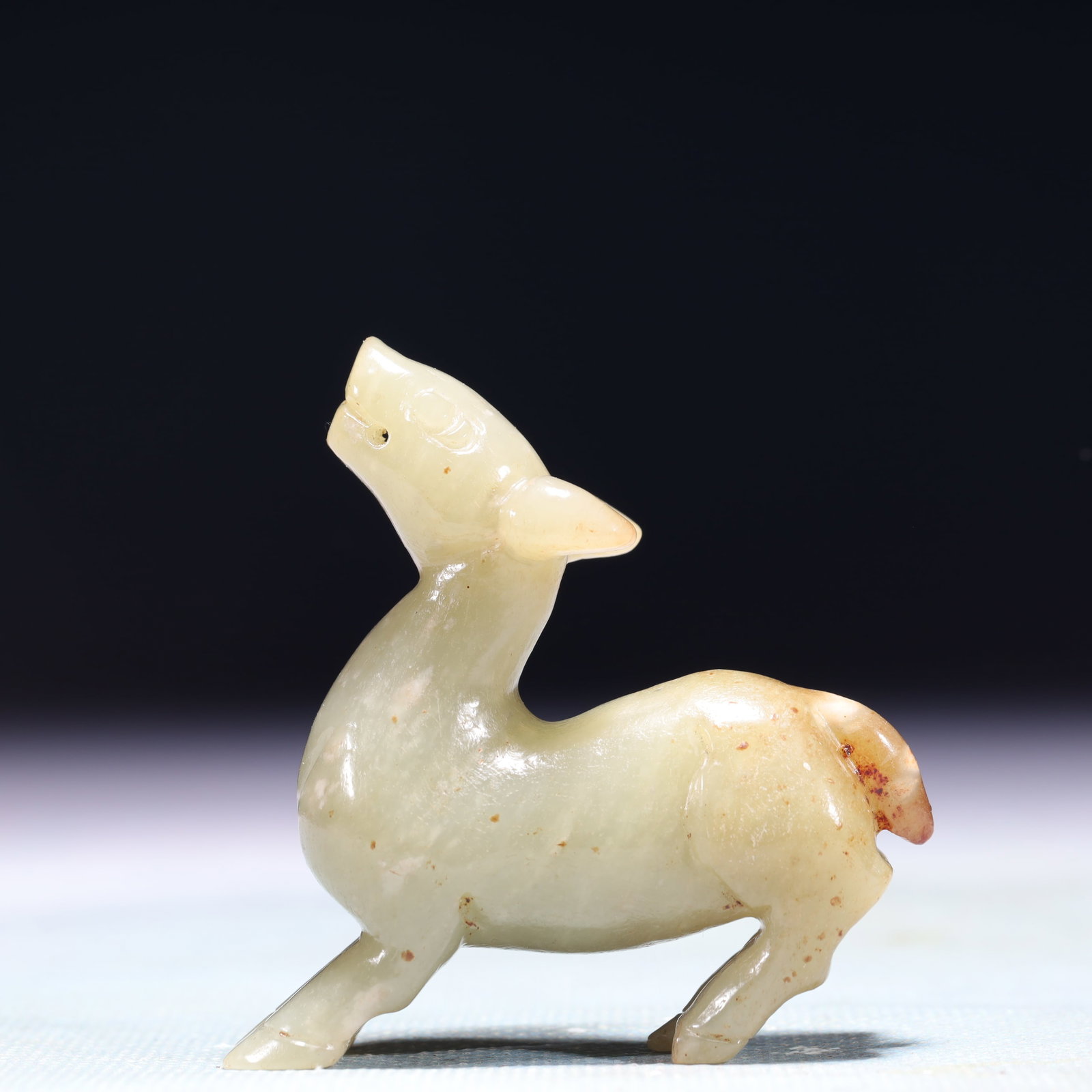 An Exquisite White Jade Deer Ornament: An Exquisite White Jade Deer Ornament,Qing Dynasty,China,Size:2inx0.8inx2.2in,Weight:61g 白玉鹿摆件,中国清代