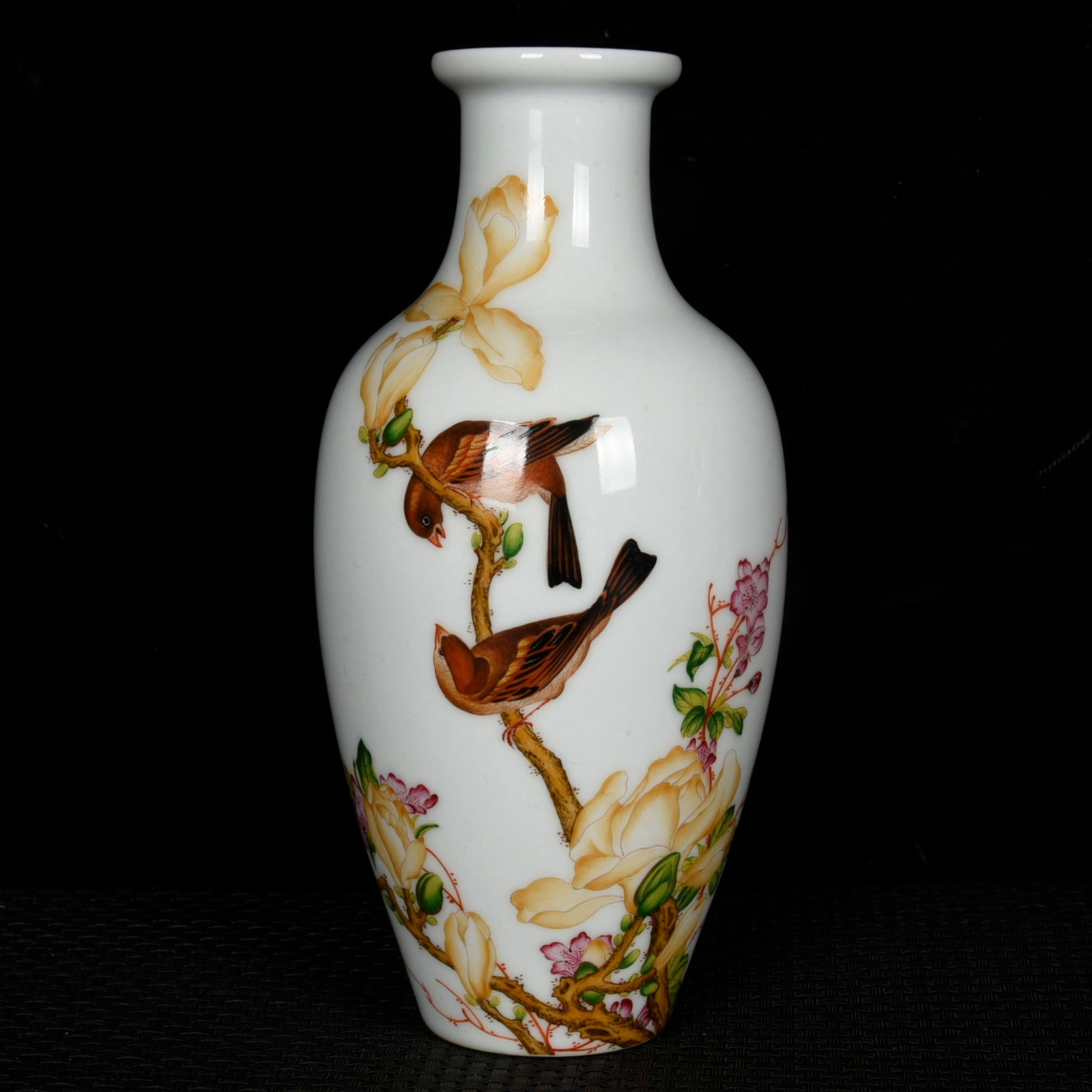 An Exquisite Enamel Flower and Bird Pattern Vase,with poem: An Exquisite Enamel Flower and Bird Pattern Vase,with poem,Qing Dynasty,China,Qianlong Four-character Mark,Size:7inx3.5in 珐琅彩花鸟纹瓶,带诗ă