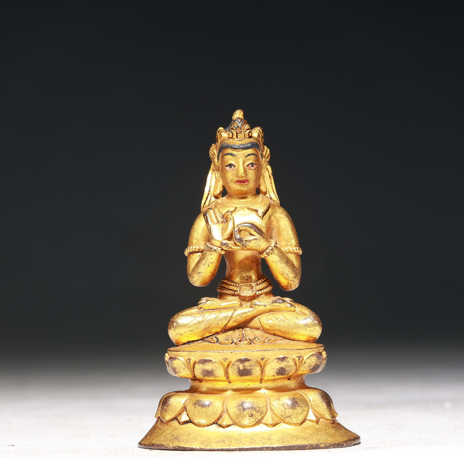 A Solemn Gilt Silver Buddha Statue: A Solemn Gilt Silver Buddha Statue,Qing Dynasty,China,Size:2inx1.6inx3.1in,Weight:150g 纯银鎏金佛像,中国清代