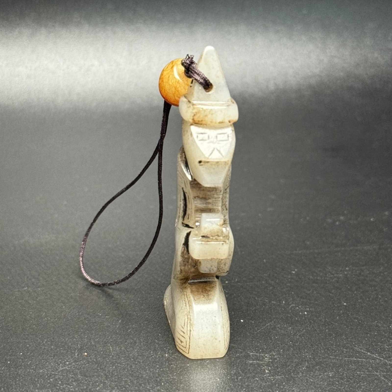 An Exquisite White Jade Figure Pendant: An Exquisite White Jade Figure Pendant,Qing Dynasty, China,Size:2.6inx1.2inx0.5in,Weight:31g 白玉人物挂件,中国清代