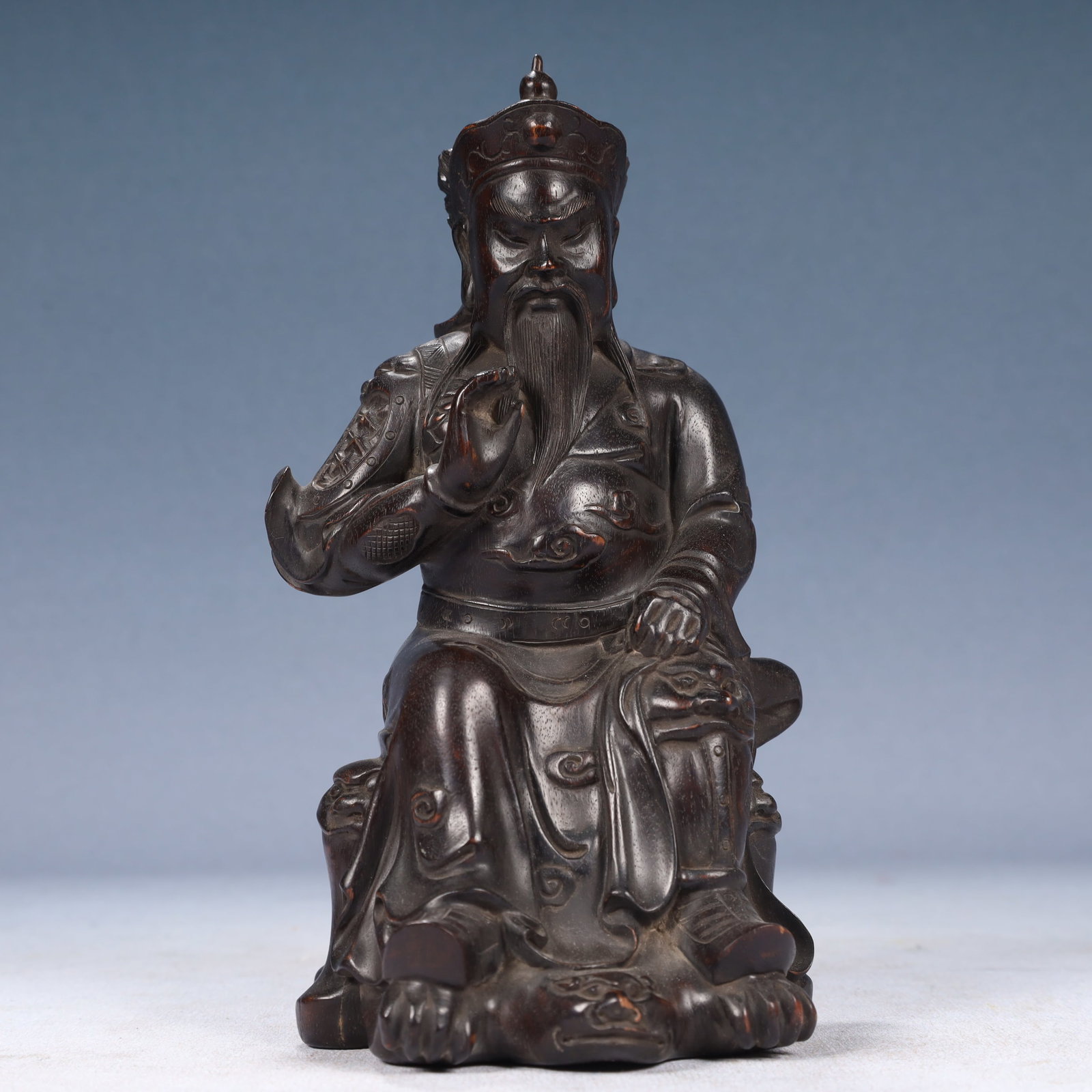 An Exquisite Zitanwood Statue of Guangong: An Exquisite Zitanwood Statue of Guangong,Qing Dynasty, China,Size:3.9inx4.3inx7.9in,Weight:500g 紫檀木关公像,中国清代