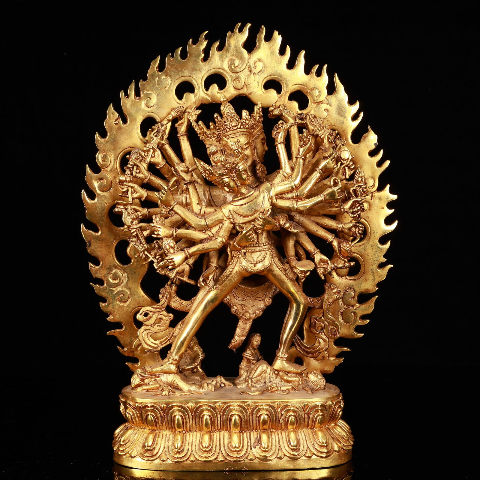 A Solemn Gilt Bronze Statue of Vajra: A Solemn Gilt Bronze Statue of Vajra,The Warring States period in China,Size:8.3inx3.9inx11.4in,Weight:2250g 铜鎏金刚像,中国战国时期