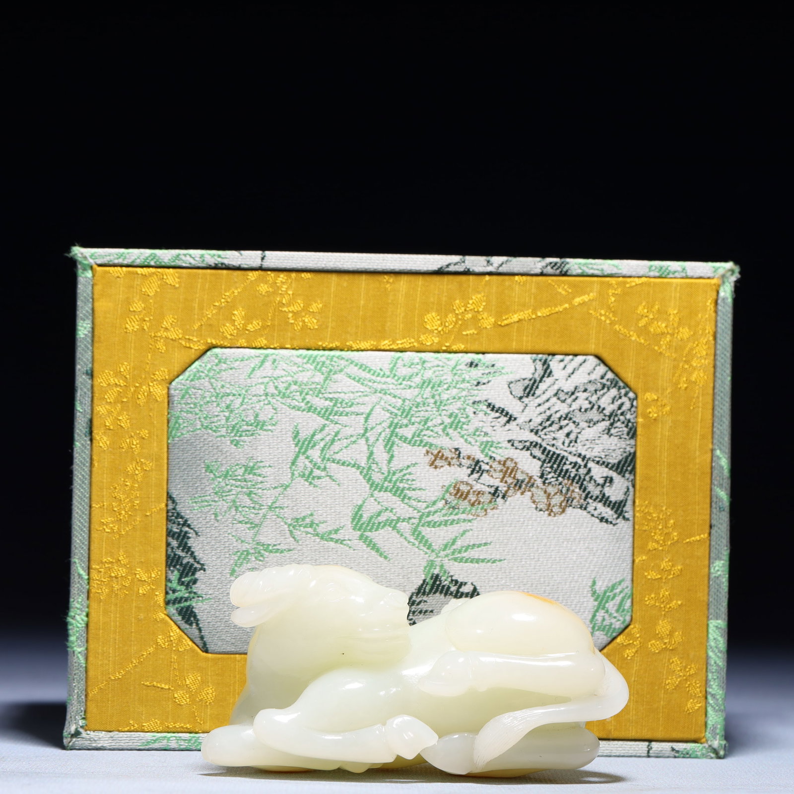 An Exquisite White Jade Sheep Ornament: An Exquisite White Jade Sheep Ornament,Qing Dynasty,China,Size:3.5inx2inx1.8in,Weight:343.3g 白玉羊摆件,中国清代