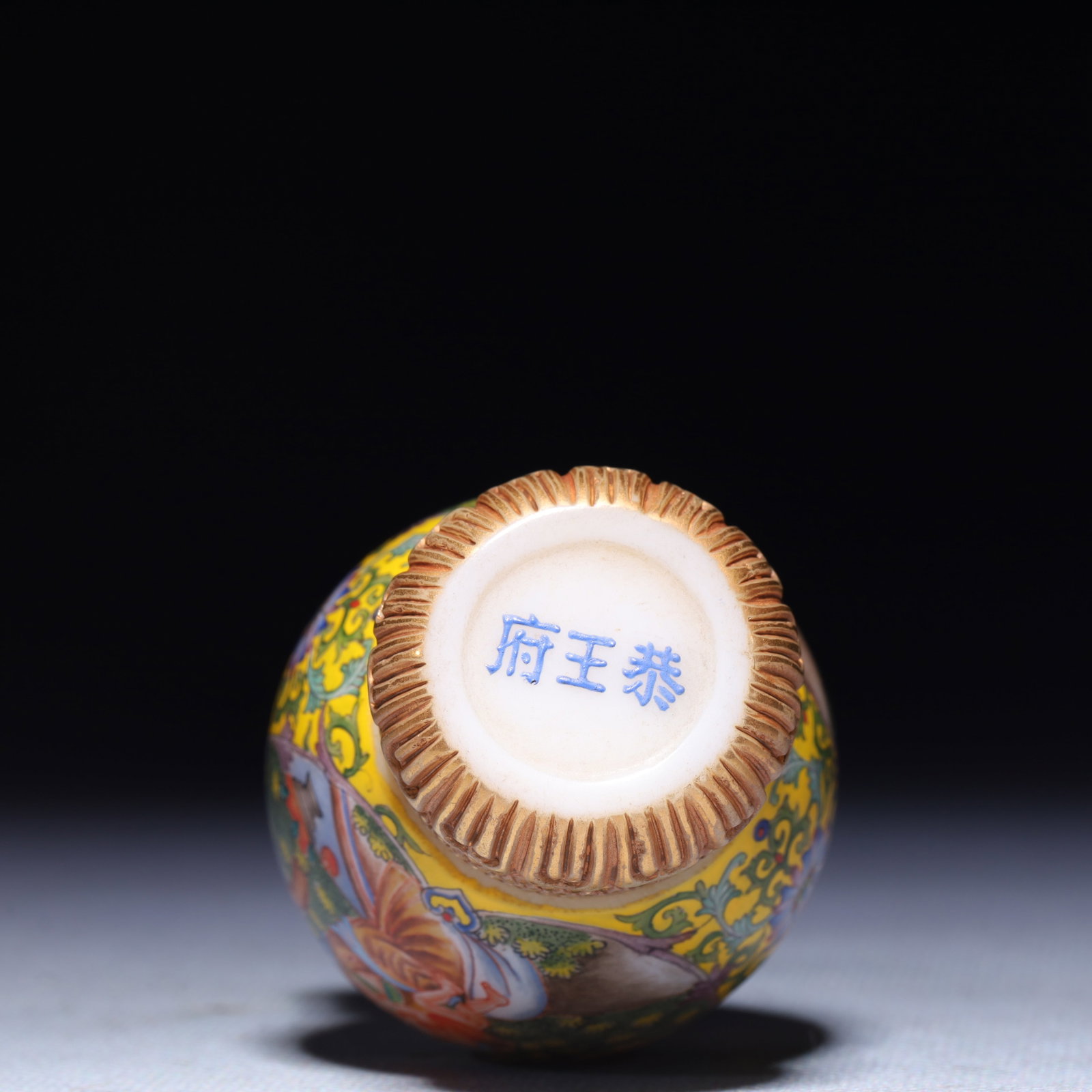 An Exquisite Glass Figure Pattern Snuff Bottle - 8