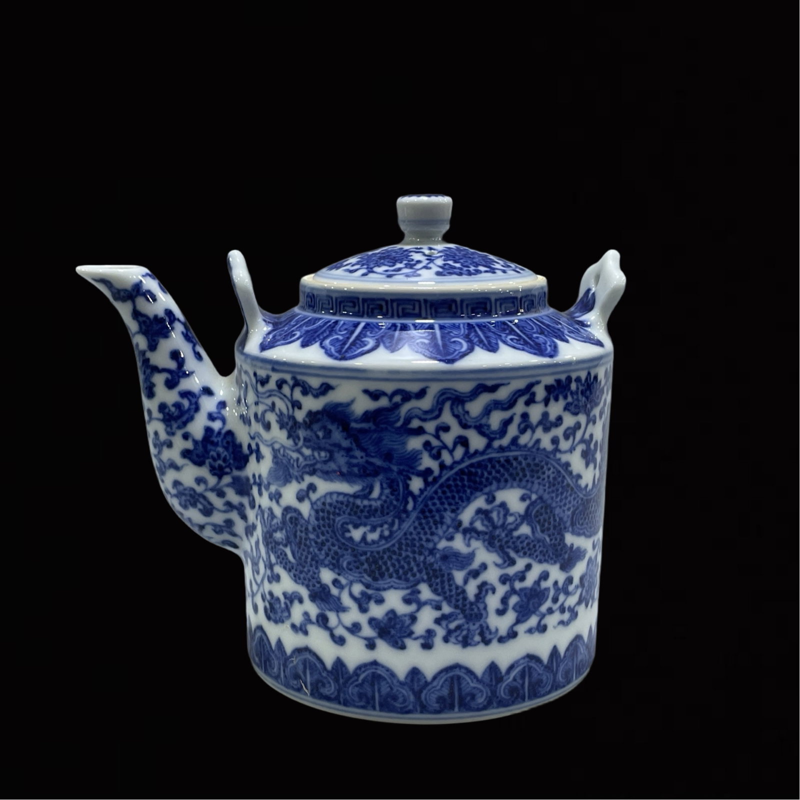 An Exquisite Blue and White Lotus and Dragon Pattern Loop-Handled Pot: An Exquisite Blue and White Lotus and Dragon Pattern Loop-Handled Pot,Qing Dynasty,China,Qianlong Six-character Mark,Size:4.9inx5.1in 青花缠枝莲龙纹提&#