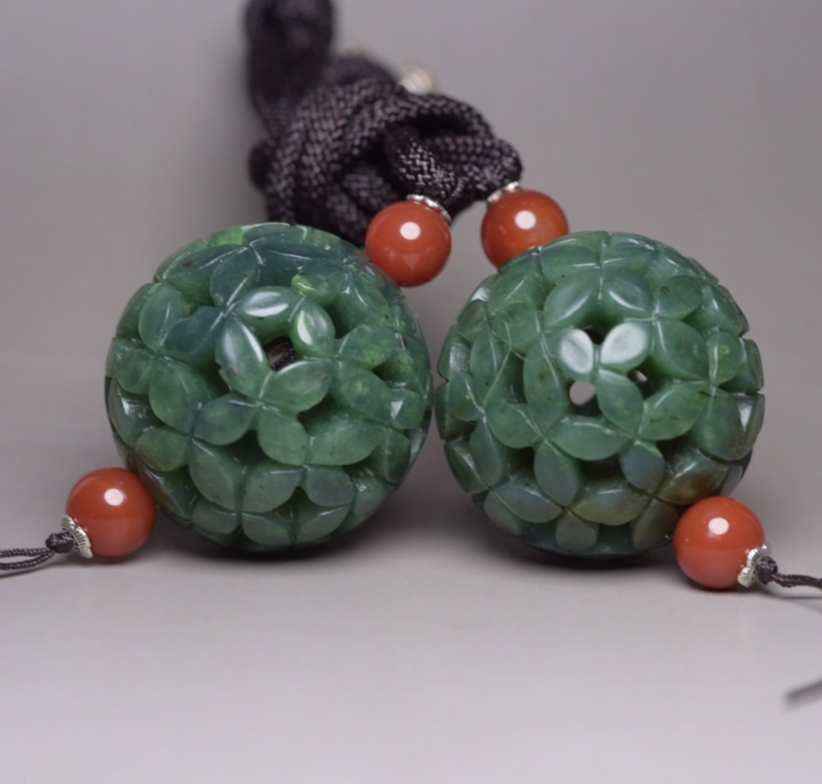 An Exquisite Jasper Hollow Flower Pattern Pendant: An Exquisite Jasper Hollow Flower Pattern Pendant,Qing Dynasty,China,Size:1.5in,Weight:109g 碧玉镂空花卉纹挂件,中国清代