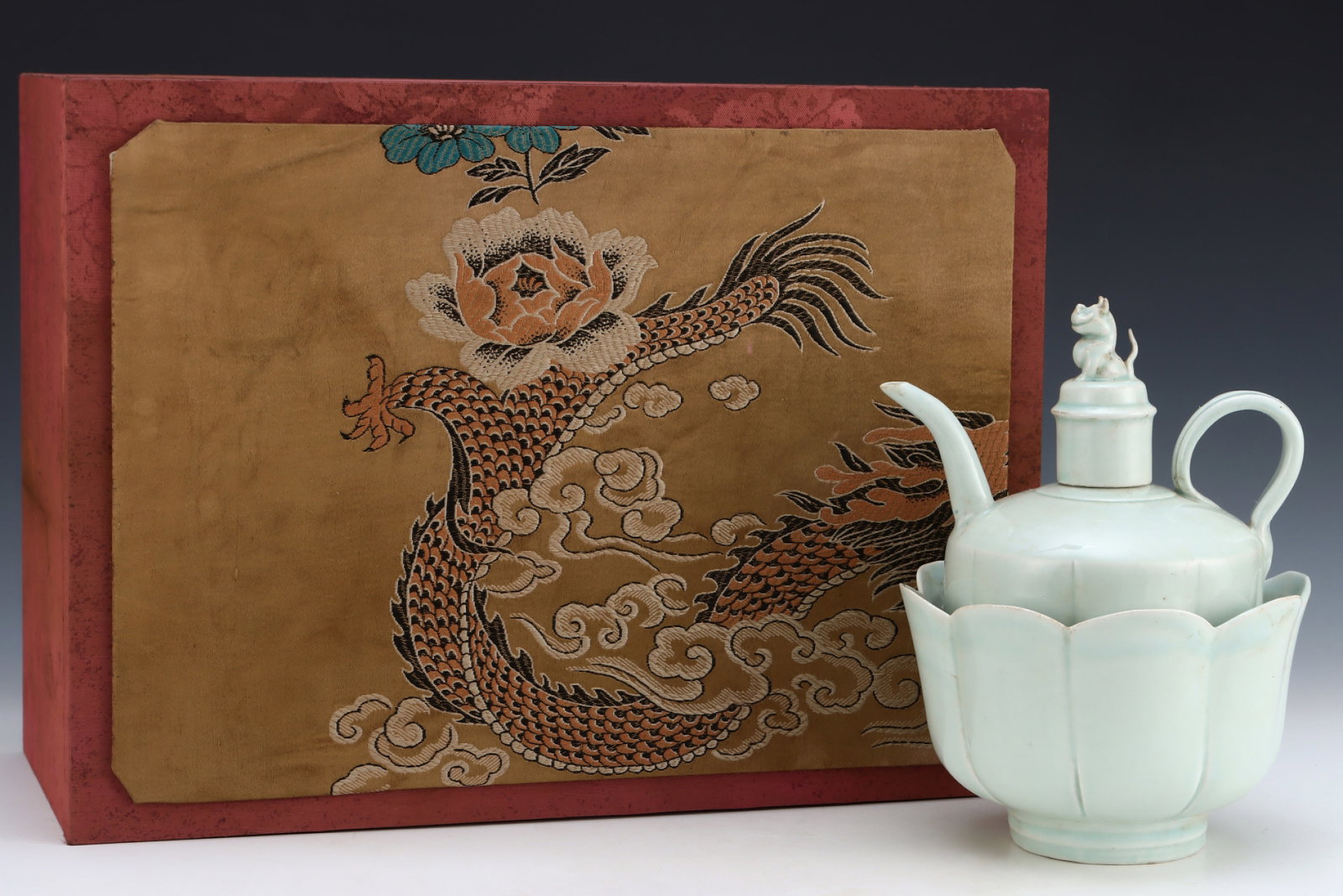 An Exquisite Hutian yao Flagon (1 of 8)