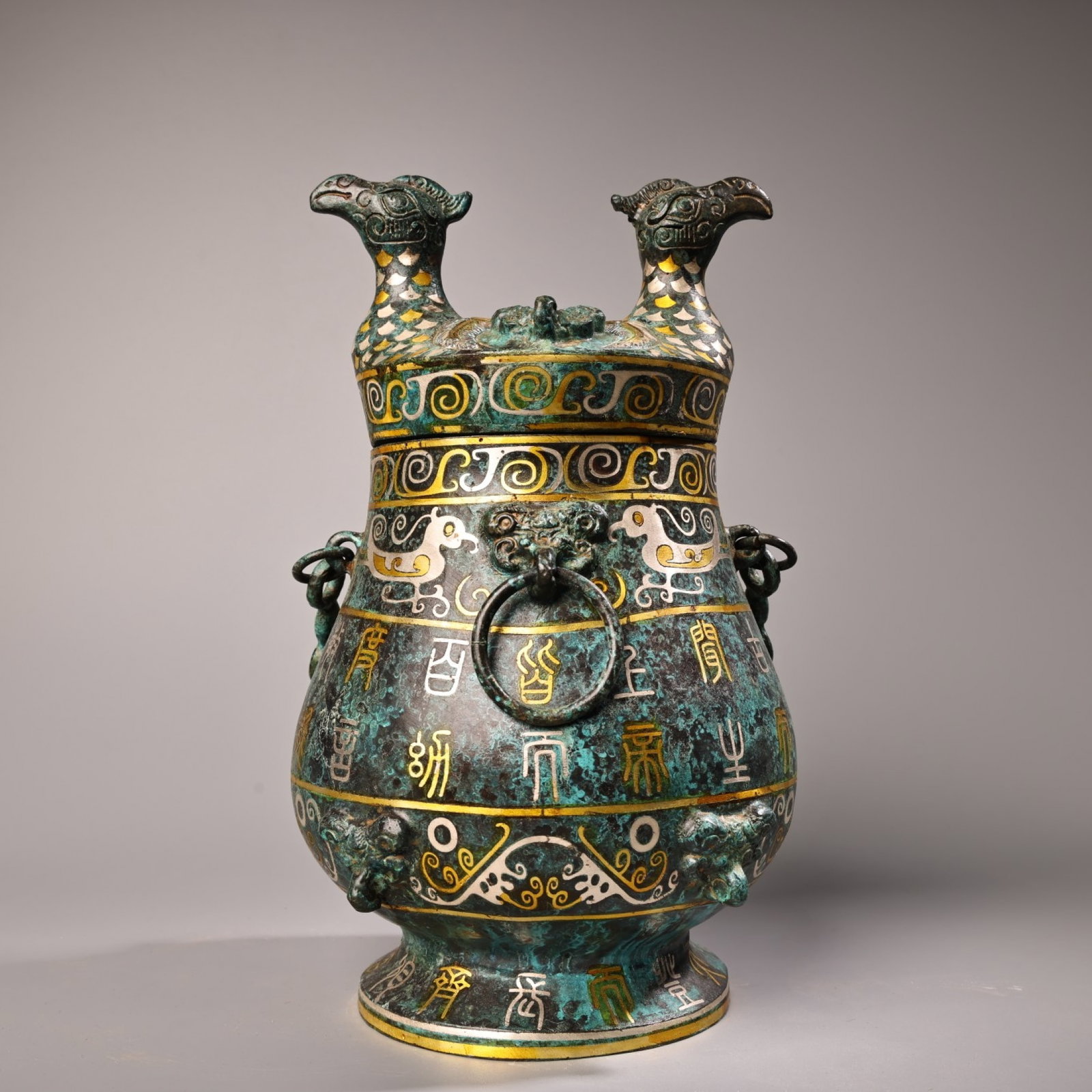 An Exquisite Bronze Inlaid Gold and Silver Loop-Handled Jar,With Inscription: An Exquisite Bronze Inlaid Gold and Silver Loop-Handled Jar,With Inscription,the Warring States period in China,Size:9.4inx5.1in,Weight:1800g 青铜错金银提梁&#