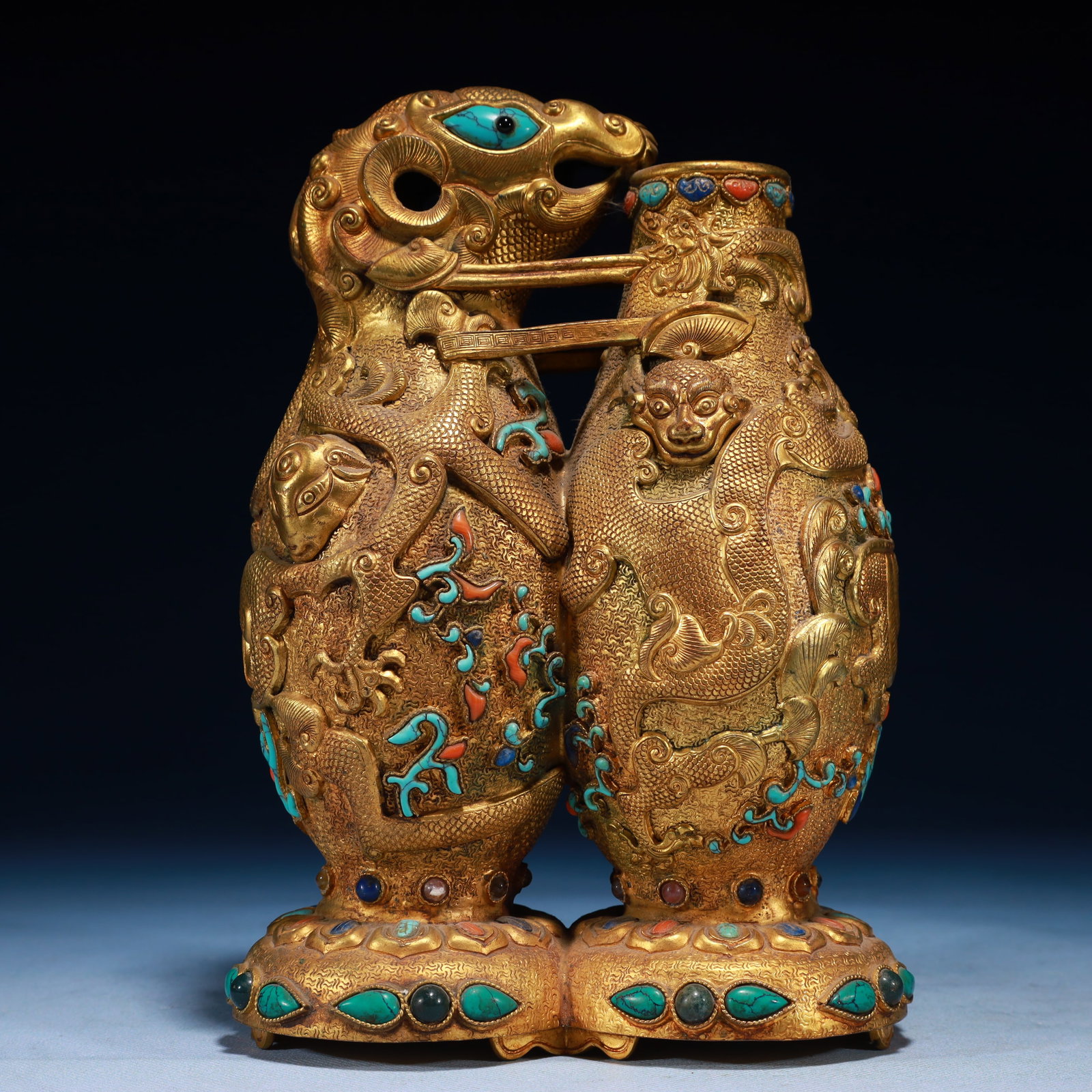 An Exquisite Gilt Bronze Dragon Pattern Sheep Head Conjoined bottles,Inlaid Turquoise: An Exquisite Gilt Bronze Dragon Pattern Sheep Head Conjoined bottles,Inlaid Turquoise,Qing Dynasty,China,Size:6.3inx3.5inx9.1in,Weight:1250g 铜鎏金龙纹羊首
