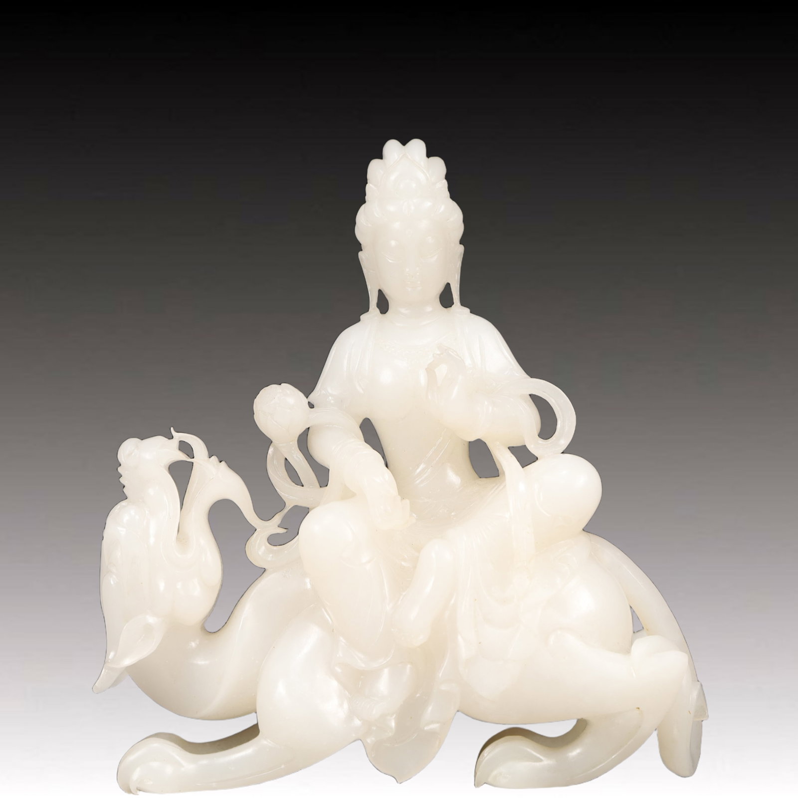 An Exquisite White Jade Statue of Avalokitesvara: An Exquisite White Jade Statue of Avalokitesvara,Qing Dynasty, China,Size:5.1inx2inx5.5in,Weight:650g 白玉观音像,中国清代