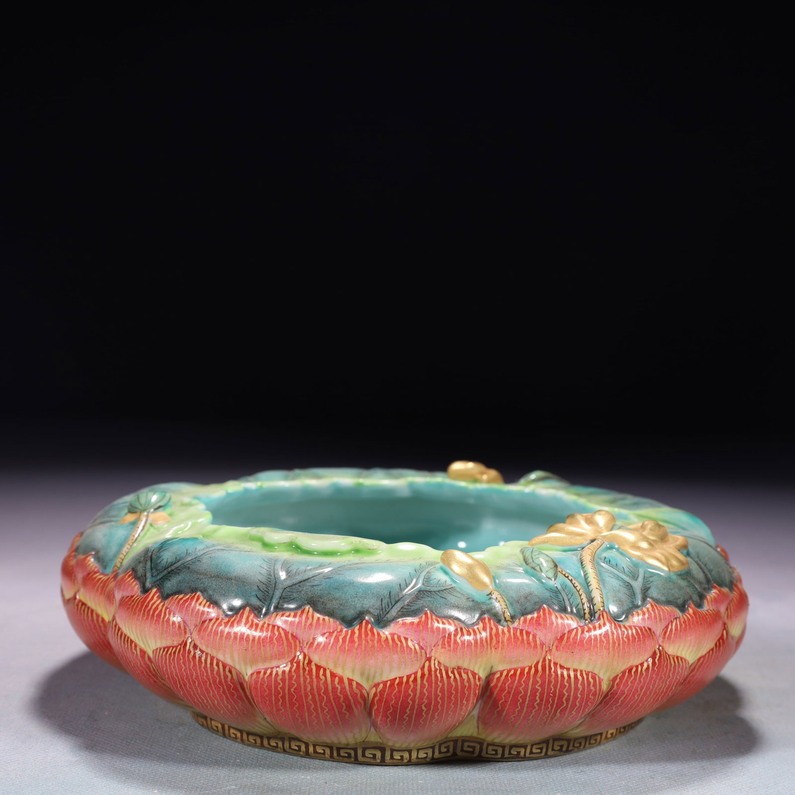 An Exquisite Famille-Rose Painted Gold Flower Pattern Brush Washer: An Exquisite Famille-Rose Painted Gold Flower Pattern Brush Washer,Qing Dynasty,China,Qianlong Six-character Mark,Size:7.9inx2.4in,Weight:1350g 粉彩描金花卉纹