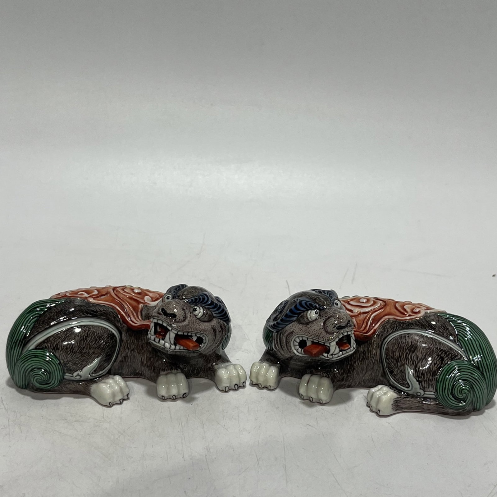 A Pair of Exquisite Biscuit Lion Ornaments: A Pair of Exquisite Biscuit Lion Ornaments,Qing Dynasty,China,Qianlong Six-character Mark,Size:3.9in 一对素三彩狮子摆件,中国清&#