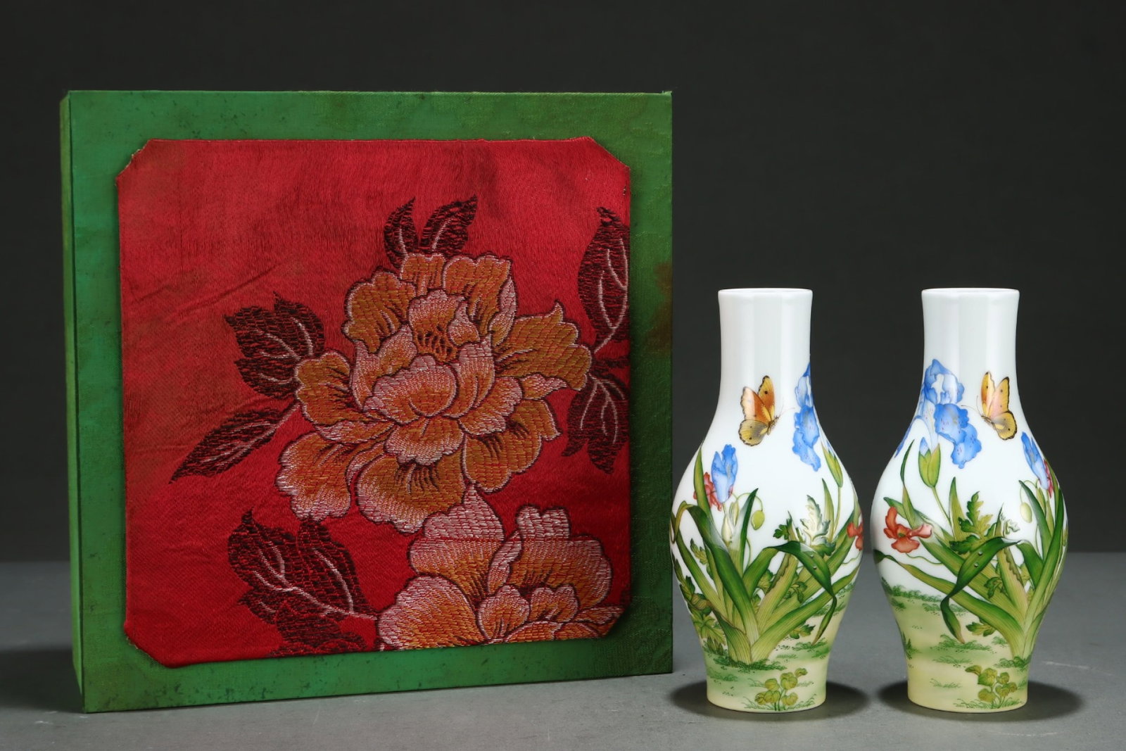 A Pair of Exquisite Enamel Flower and Butterfly Pattern Vases,with poem: A Pair of Exquisite Enamel Flower and Butterfly Pattern Vases,with poem,Qing Dynasty,China,Qianlong Four-character Mark,Size:6.9inx3.3in 一对珐琅彩花卉蝴