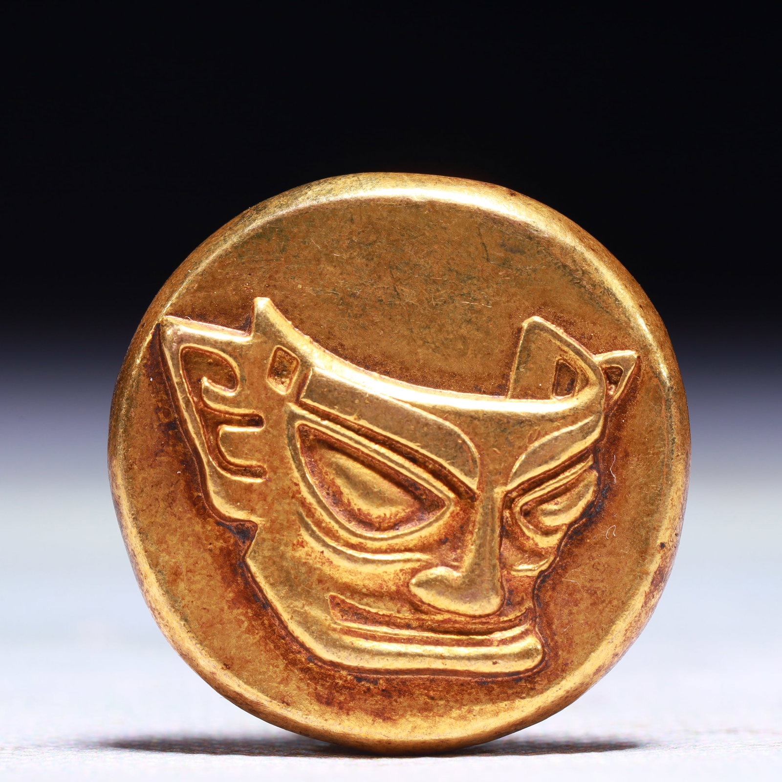 An Exquisite Gilt Bronze Cash Coin: An Exquisite Gilt Bronze Cash Coin,Shang Dynasty,China,Size:1.2in,Weight:30.9g 铜鎏金钱币,中国商代
