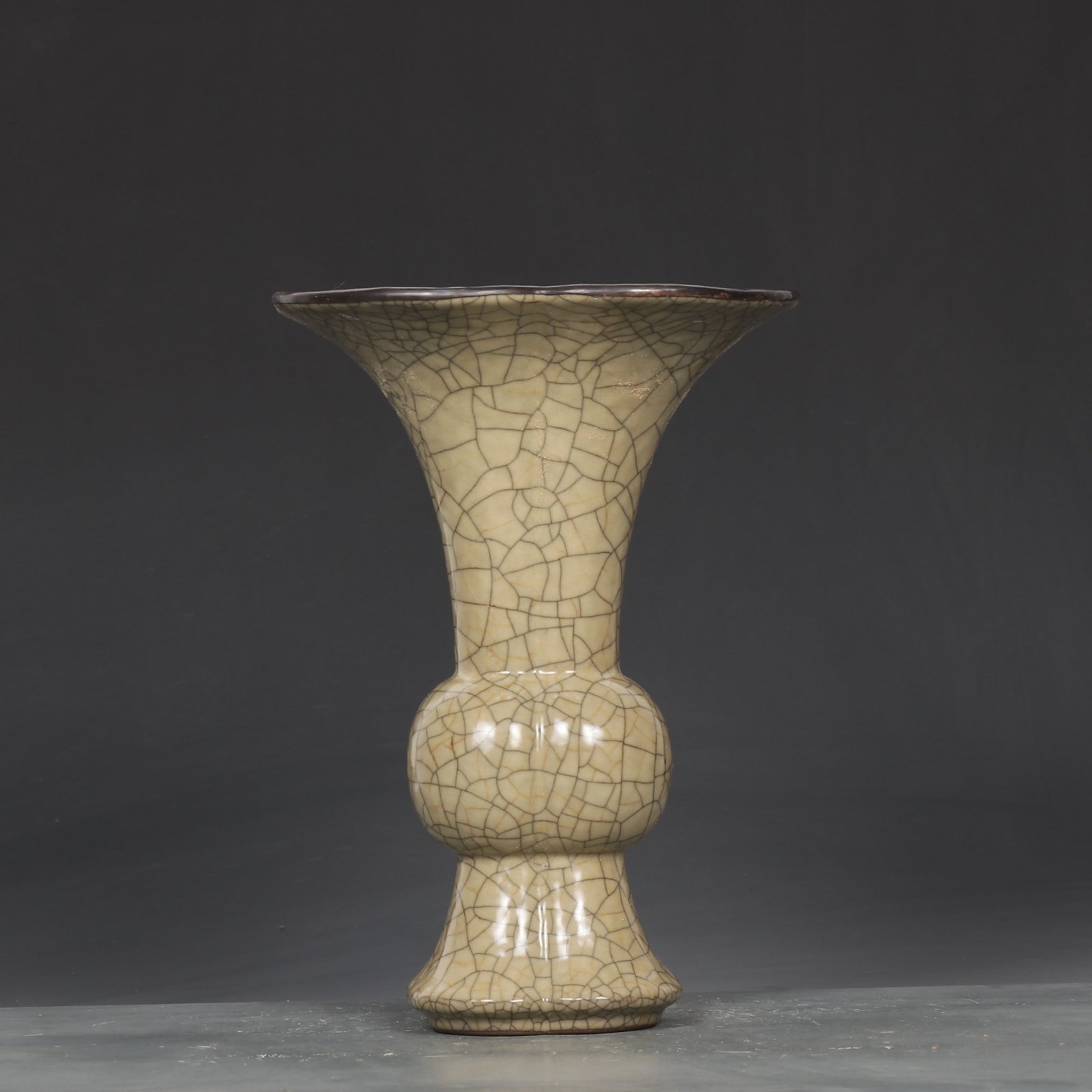 An Exquisite Ge yao Yellow Glazed Cover with Silver Vase: An Exquisite Ge yao Yellow Glazed Cover with Silver Vase,Song Dynasty,China,With Mark,Size:9.1inx7.1in 哥窑黄釉银口瓶,中国宋代,带