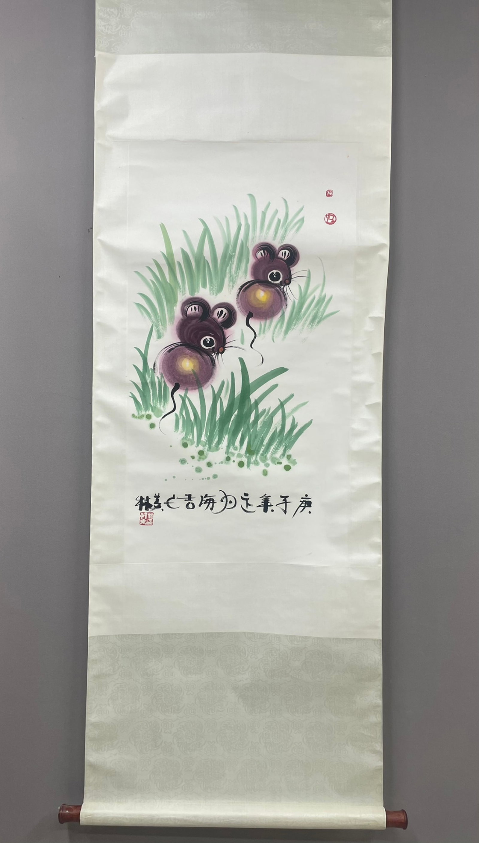 A Chinese Vertical Scroll Ink Painting of Mouse on Paper: A Chinese Vertical Scroll Ink Painting of Mouse on Paper,Han Meilin,Size:34.6inx18.9in 一幅中国水墨老鼠画立轴,韩美林