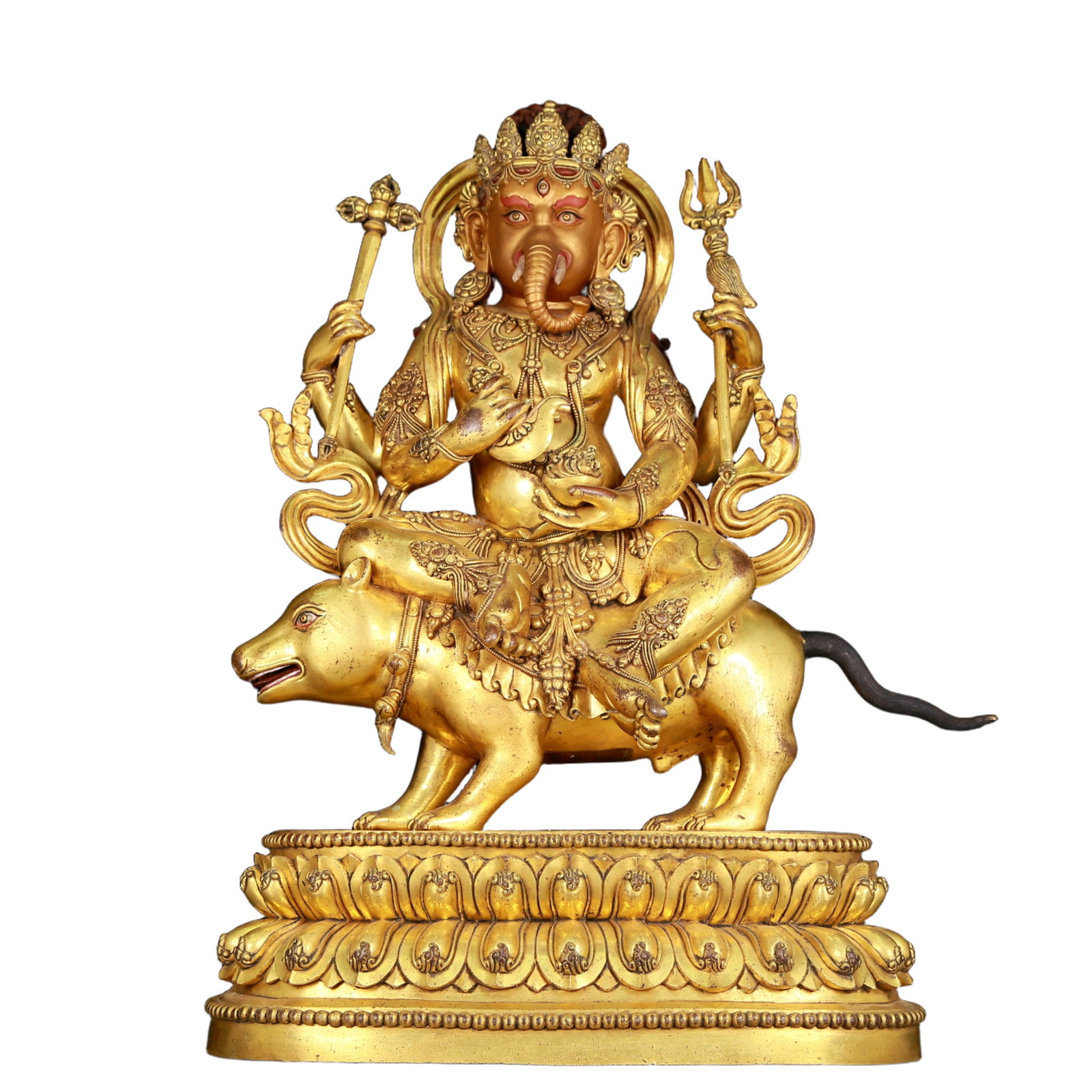 A huge gilt bronze statue of Mammon: huge gilt bronze statue of Mammon, Ming Dynasty, China. This is a breathtaking piece of Buddhist art. The face of the Buddha statue is solemn and kind, and its eyes are deep, symbolizing wealth and fo