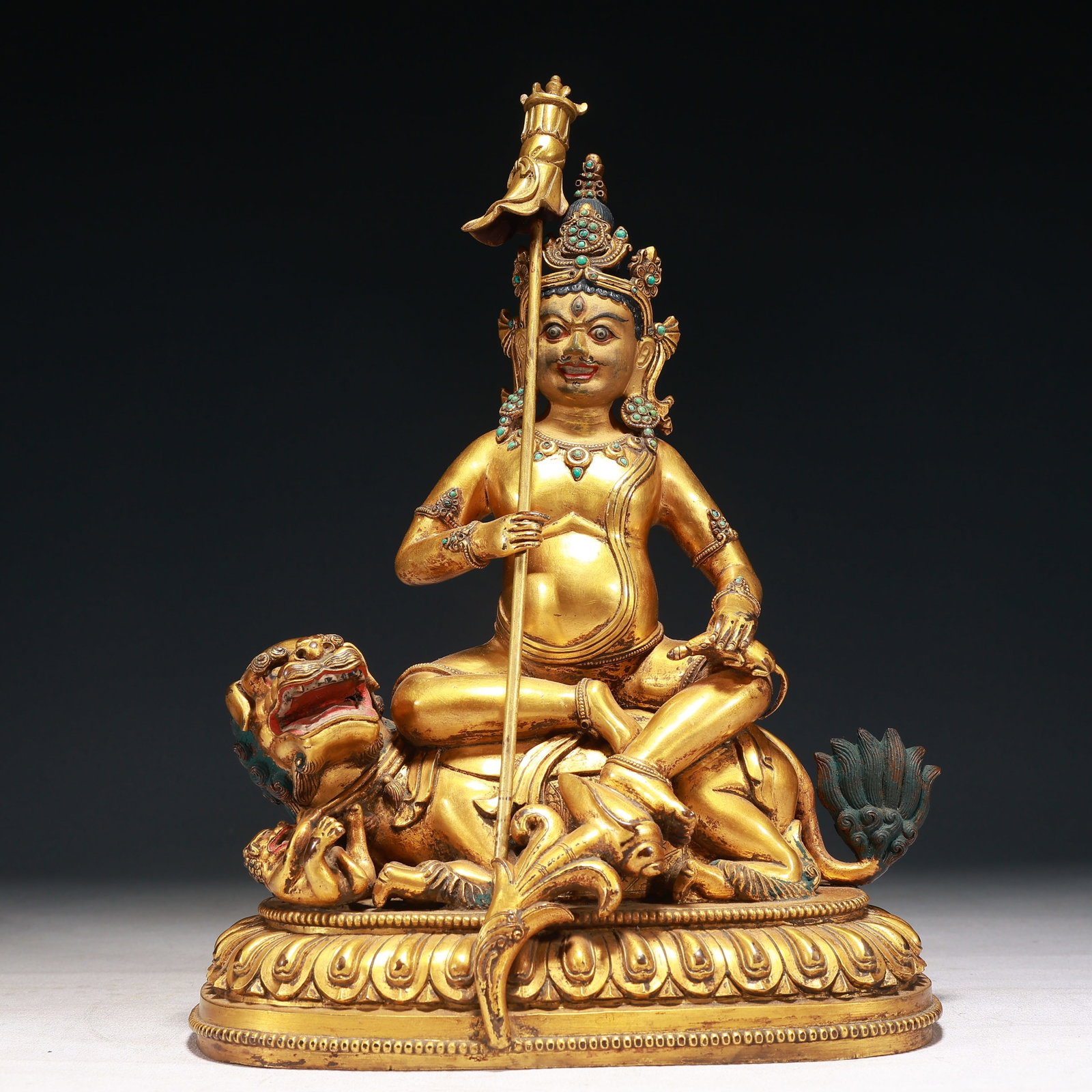 A Solemn Gilt Bronze Statue of Heavenly King Rides the Lion,Inlaid Turquoise: A Solemn Gilt Bronze Statue of Heavenly King Rides the Lion,Inlaid Turquoise,Qing Dynasty,China,Size:8.7inx4.7inx12.2in,Weight:3950g 铜鎏金骑狮天王像,&#