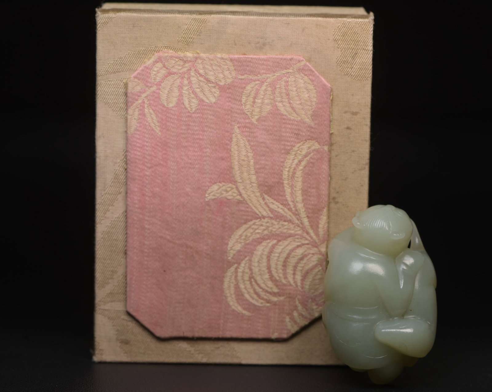 An Exquisite White Jade Figure Ornament: An Exquisite White Jade Figure Ornament,Qing Dynasty,China,Size:2.6inx1.6inx1.2in,Weight:109g 白玉人物摆件,中国清代