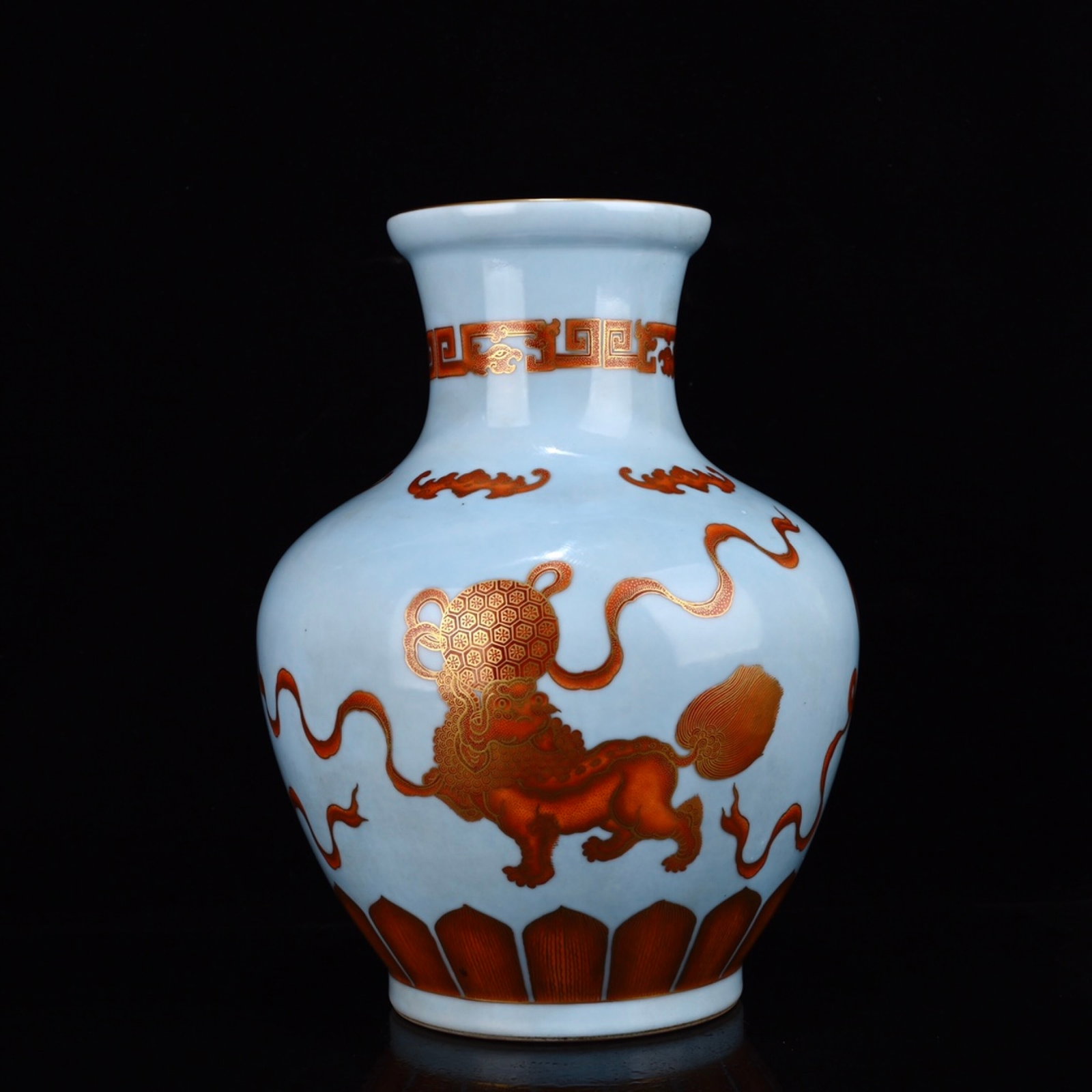 A Rare Enamel Iron-Red Lion Pattern Vase - 2