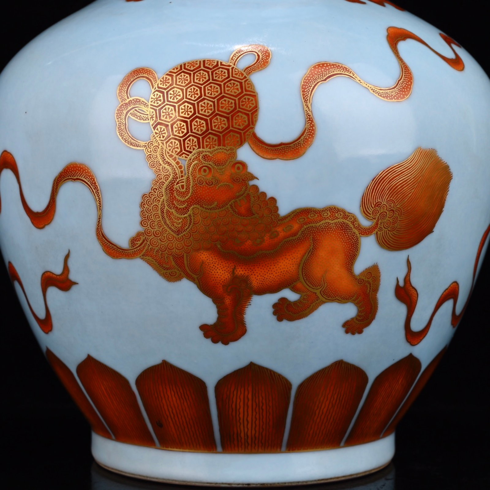 A Rare Enamel Iron-Red Lion Pattern Vase - 4