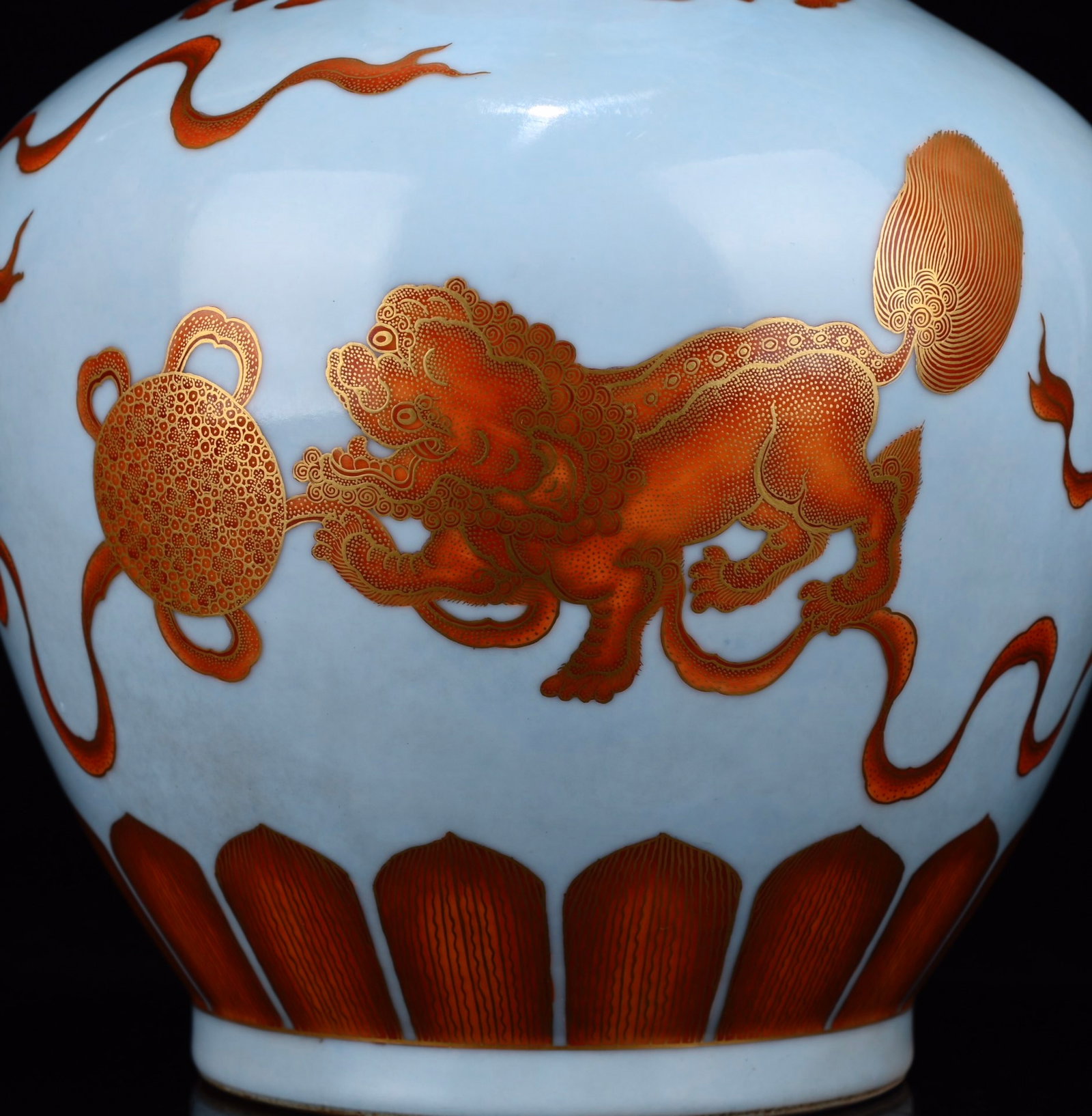 A Rare Enamel Iron-Red Lion Pattern Vase - 6