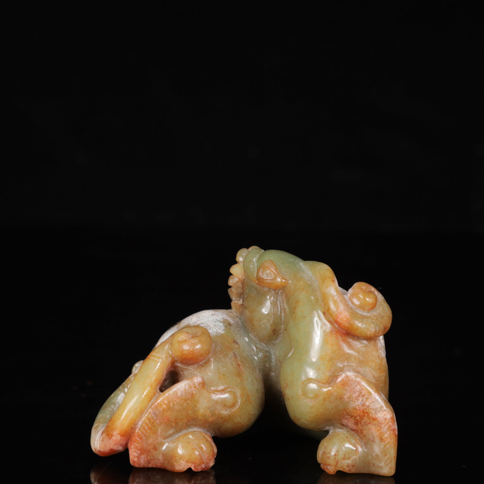An Exquisite White Jade Lion Ornament: An Exquisite White Jade Lion Ornament,Qing Dynasty,China,Size:3.1inx2.4inx2in,Weight:302g 白玉狮子摆件,中国清代