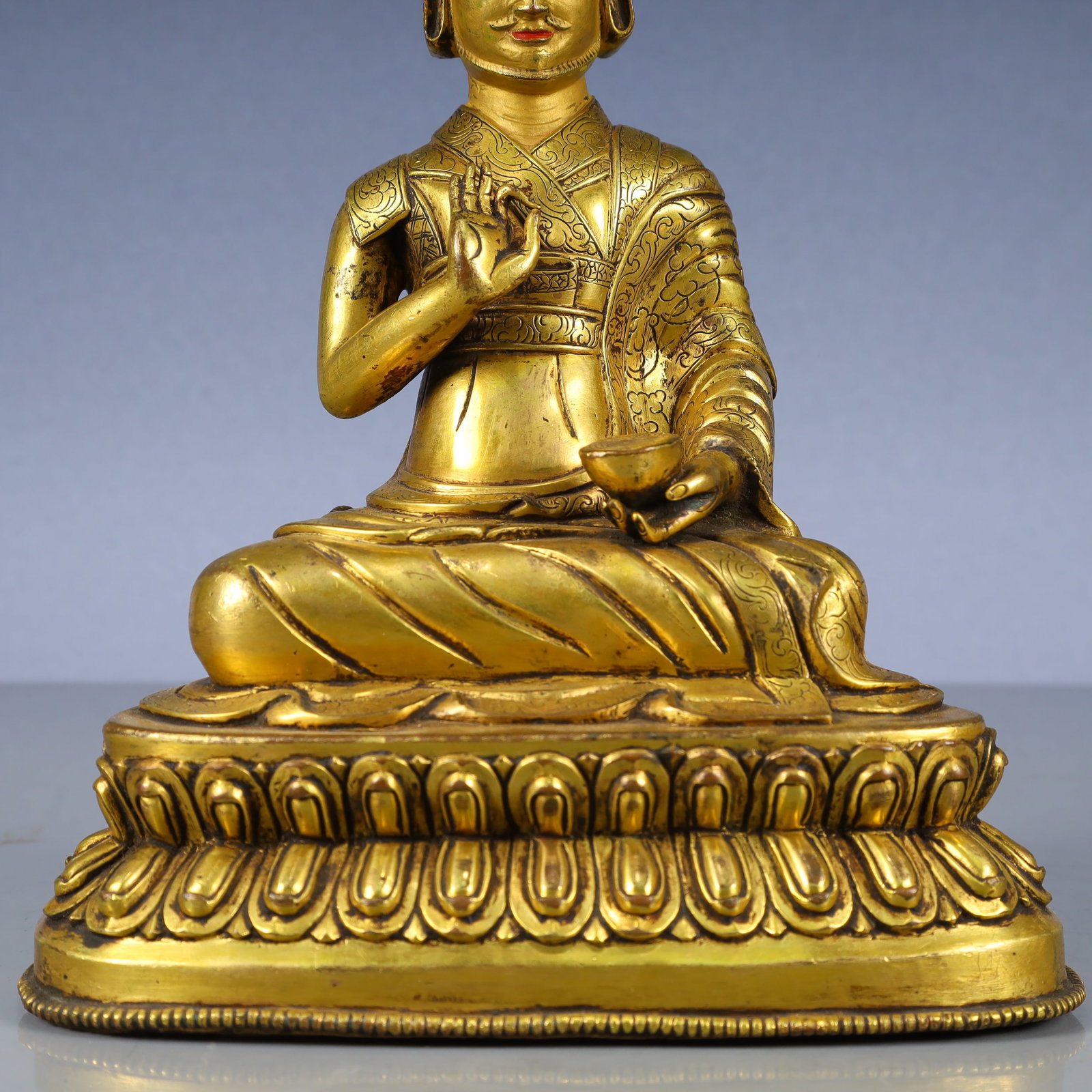 A Solemn Gilt Bronze Buddha Statue - 3