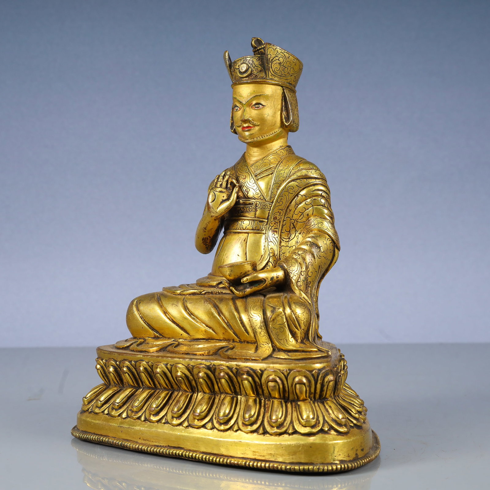 A Solemn Gilt Bronze Buddha Statue - 4