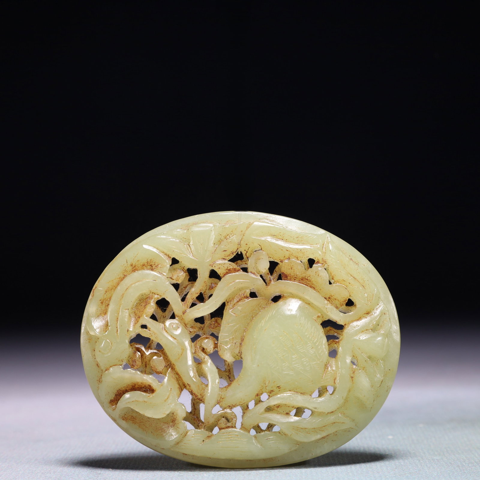 An Exquisite White Jade Goose Pattern Pendant: An Exquisite White Jade Goose Pattern Pendant,Qing Dynasty,China,Size:2.8inx2.2in,Weight:57.7g 白玉鹅纹佩,中国清代