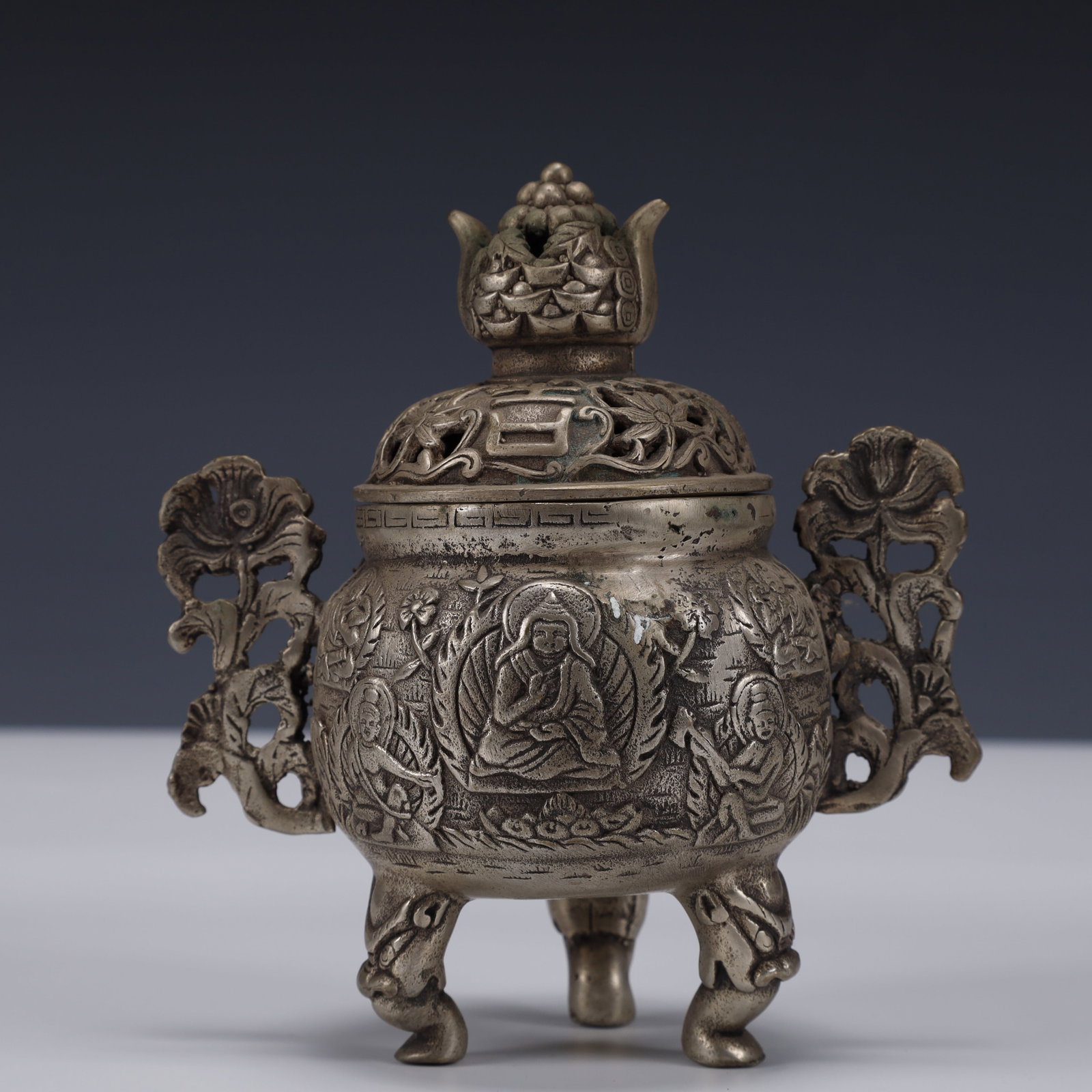 An Exquisite Silver-Plated Bronze Figure Pattern Double-Ears and Tripod Censer: An Exquisite Silver-Plated Bronze Figure Pattern Double-Ears and Tripod Censer ,Qing Dynasty, China,Qianlong Four-character Mark,Size:4.7inx3.1inx5.1in,Weight:600g 铜镀银人