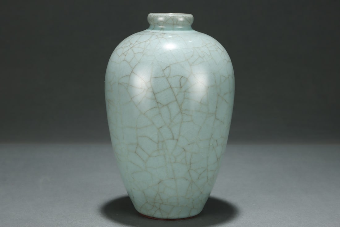 An Exquisite Guan yao Celadon Glazed Vase - 2