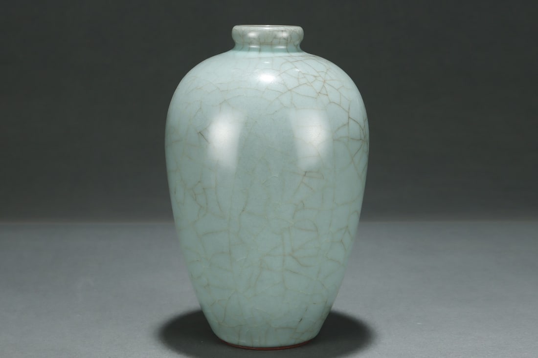 An Exquisite Guan yao Celadon Glazed Vase - 3
