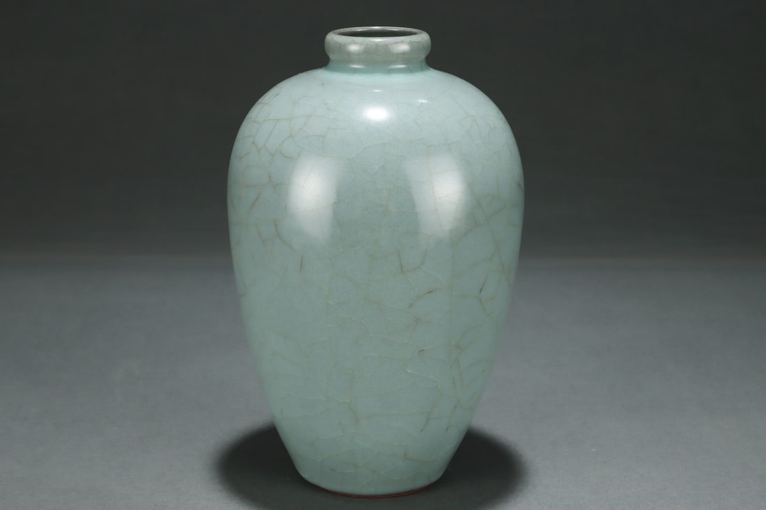 An Exquisite Guan yao Celadon Glazed Vase - 4