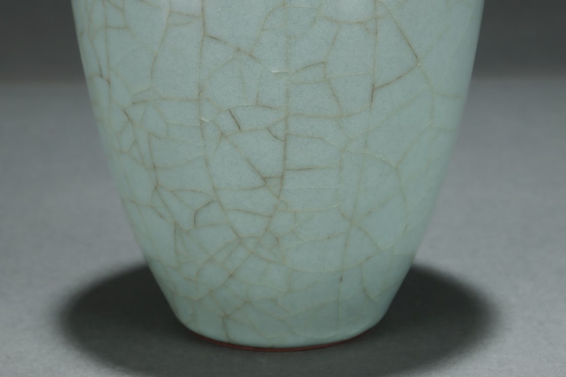 An Exquisite Guan yao Celadon Glazed Vase - 6
