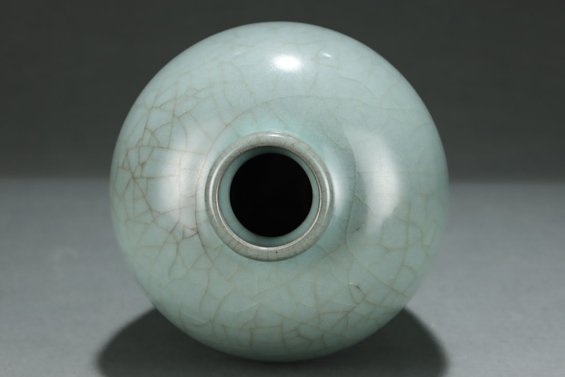 An Exquisite Guan yao Celadon Glazed Vase - 7