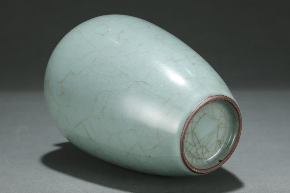 An Exquisite Guan yao Celadon Glazed Vase - 8