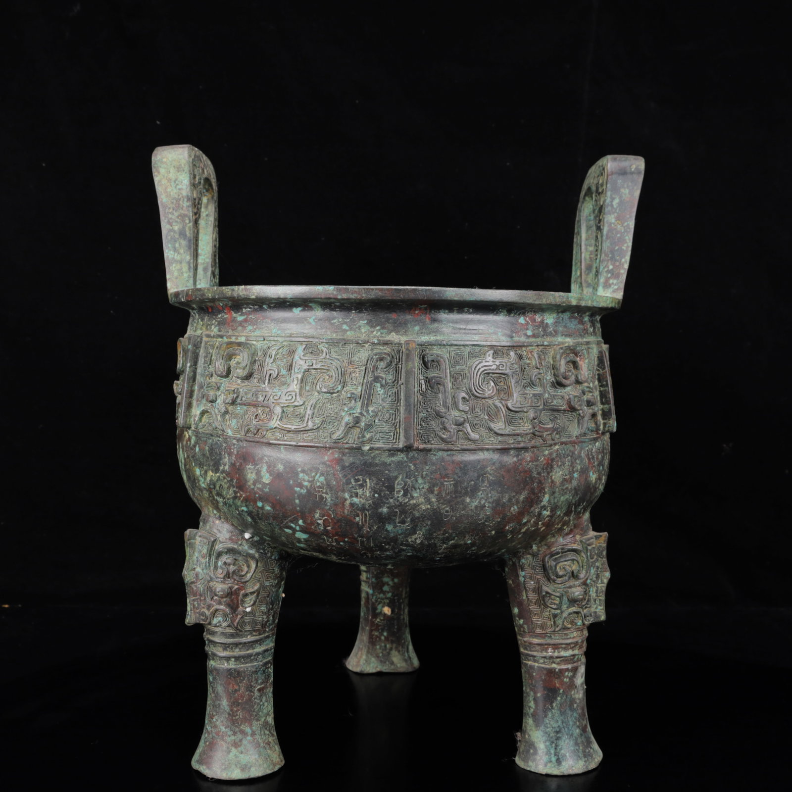 An Archaic Bronze Chi-Dragon Pattern Double-Ears and Tripod Censer: An Archaic Bronze Chi-Dragon Pattern Double-Ears and Tripod Censer,The Warring States period in China,Size:11inx15in,Weight:8900g 青铜螭龙纹双耳三ห