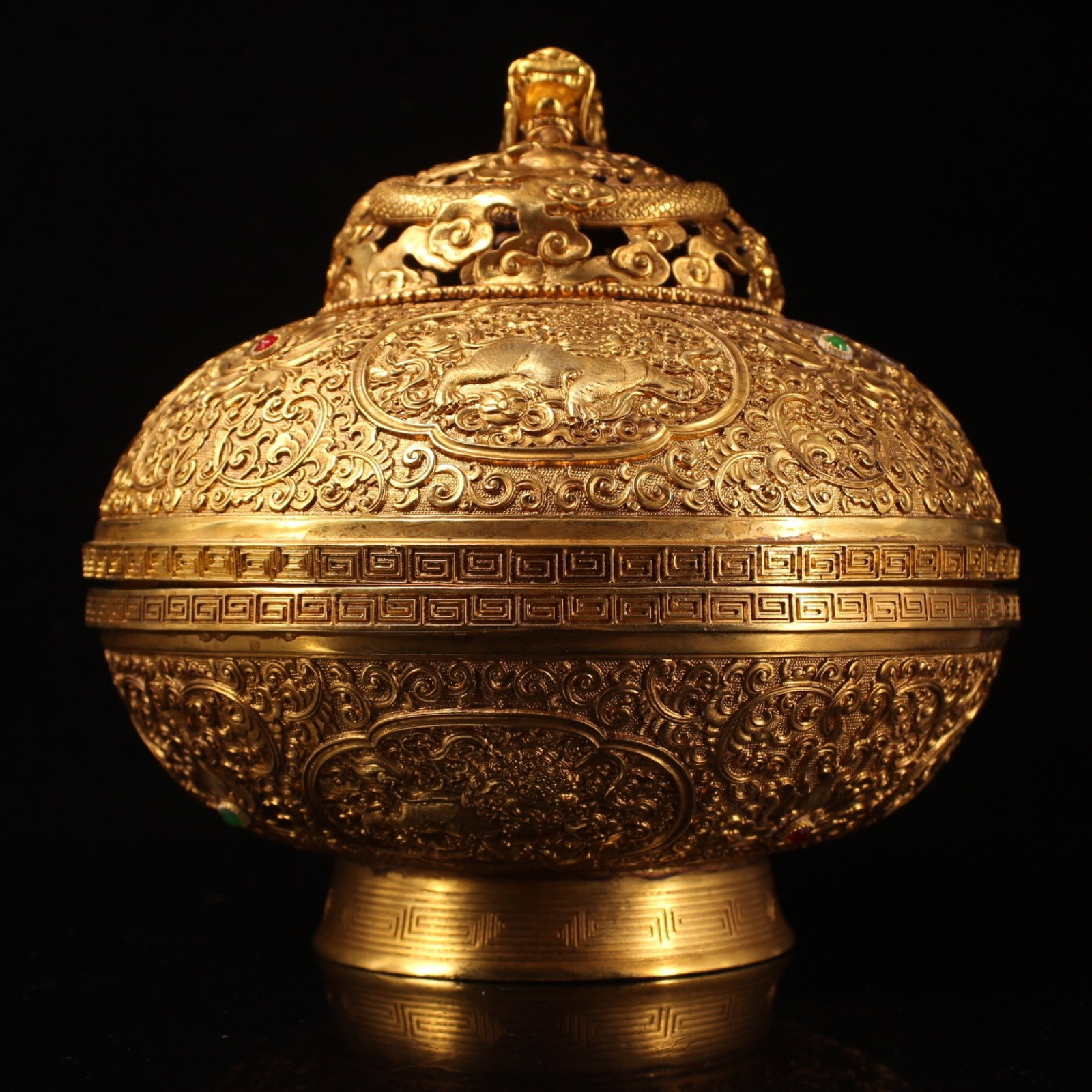 An Exquisite Gilt Bronze Lotus Pattern Censer: An Exquisite Gilt Bronze Lotus Pattern Censer,Qing Dynasty,China,Qianlong Four-character Mark,Size:7.9inx9.4in,Weight:4116g 铜鎏金缠枝莲纹香炉,