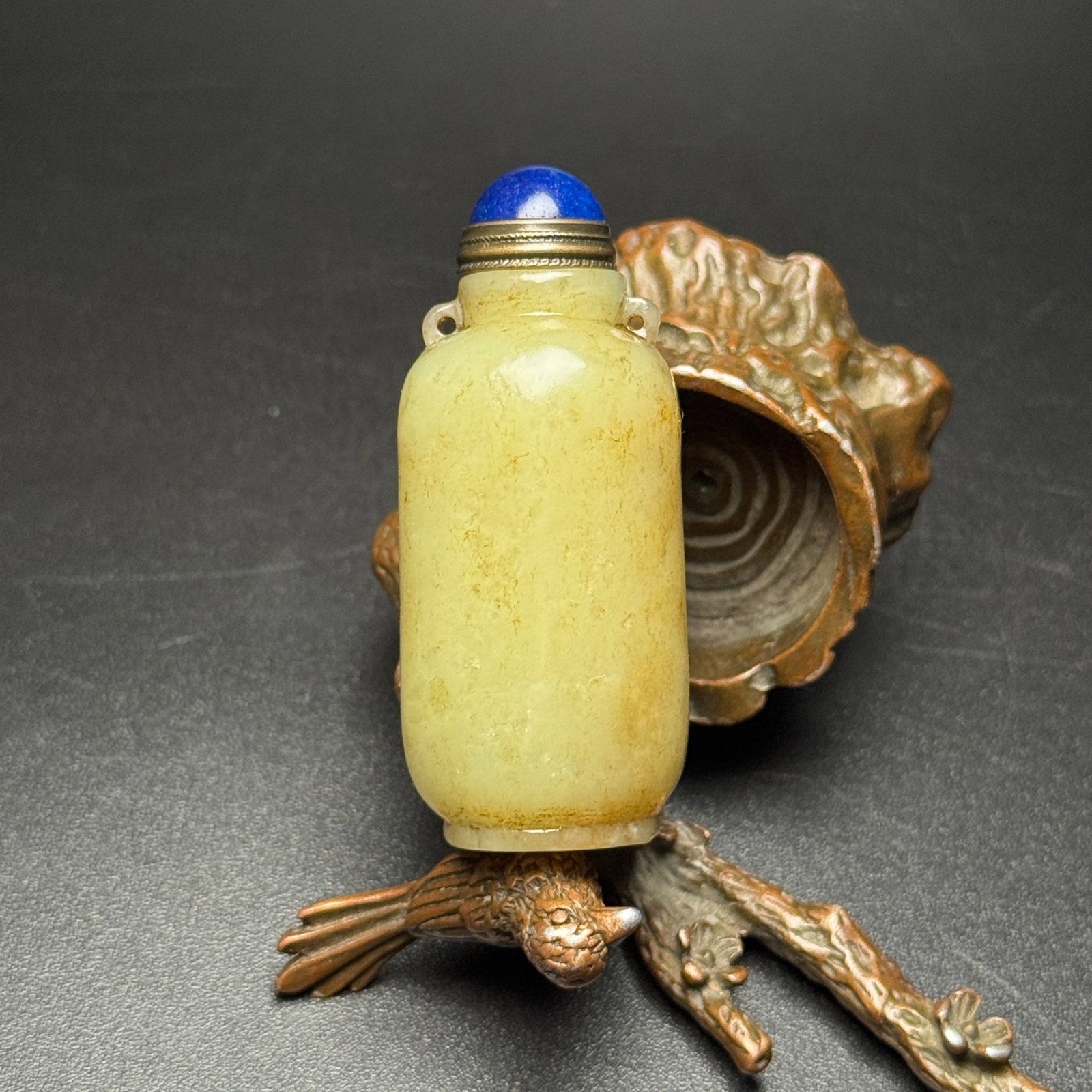 An Exquisite White Jade Double-Ears Snuff Bottle: An Exquisite White Jade Double-Ears Snuff Bottle,Qing Dynasty,China,Size:2.2inx0.9inx0.9in,Weight:44g 白玉双耳鼻烟壶,中国清代