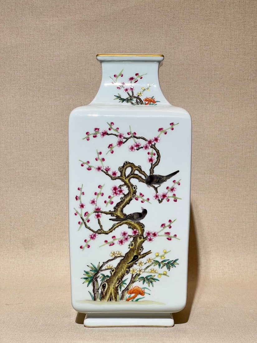A Rare Famille-Rose Painted Gold Flower and Bird Pattern Vase: A Rare Famille-Rose Painted Gold Flower and Bird Pattern Vase,Qing Dynasty,China,Qianlong Six-character Mark,Size:12.6inx5.5in 粉彩描金花鸟纹瓶,中