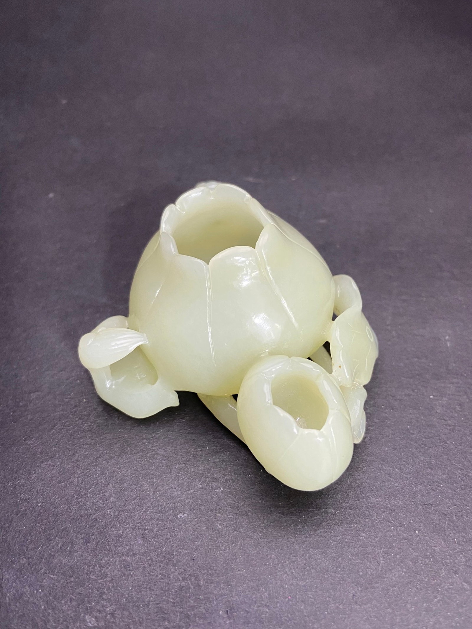 An Exquisite White Jade Frog Pattern Water Pot - 2