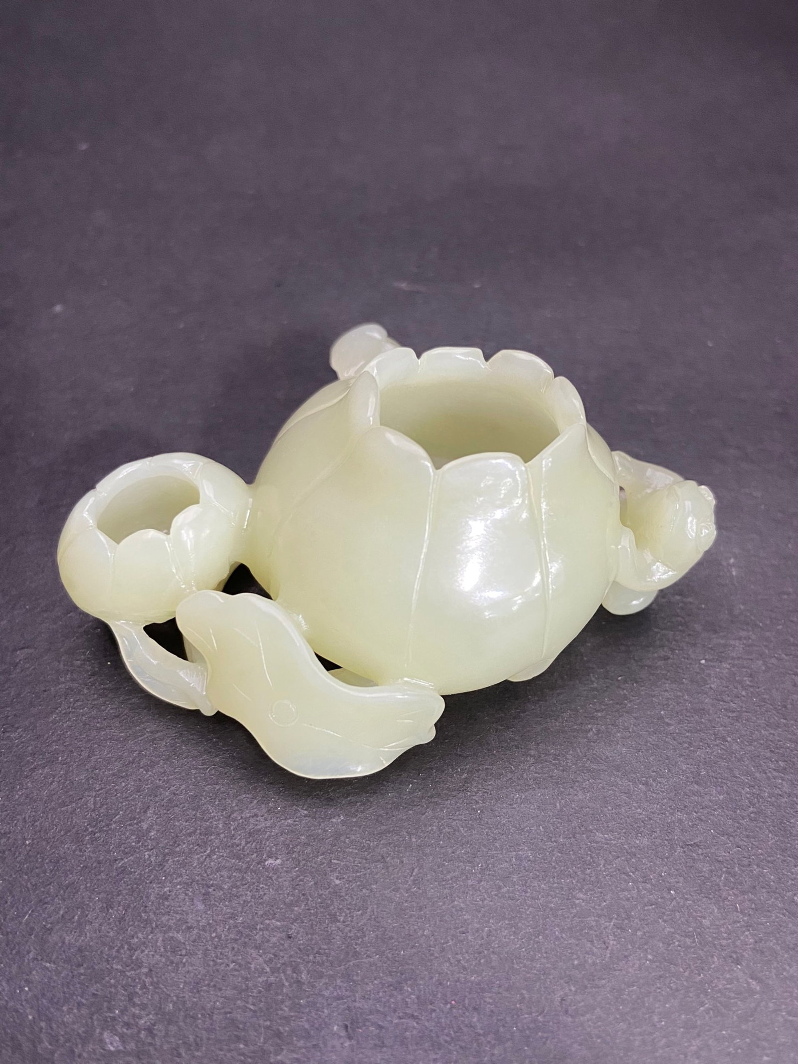 An Exquisite White Jade Frog Pattern Water Pot - 3