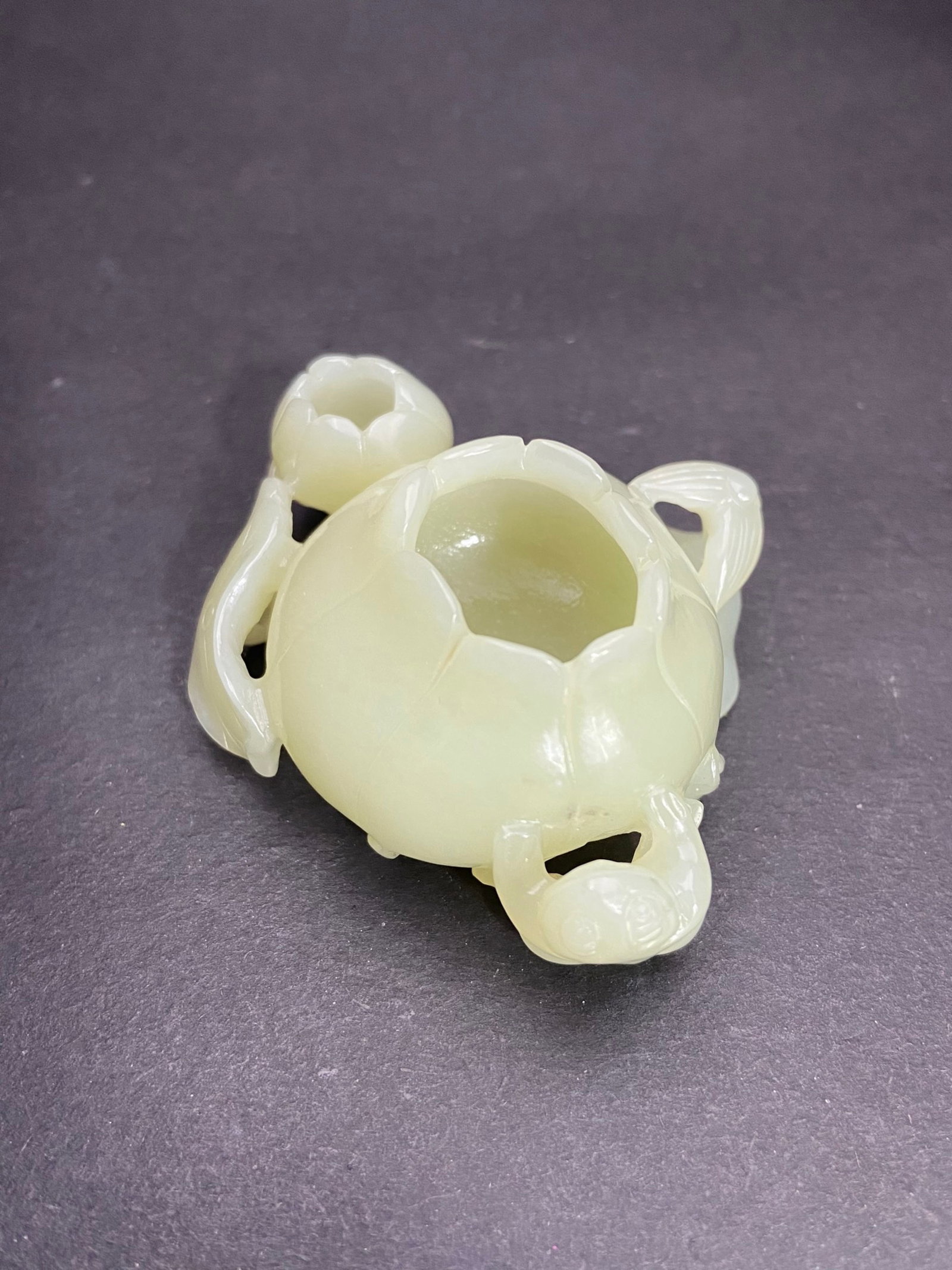 An Exquisite White Jade Frog Pattern Water Pot - 4