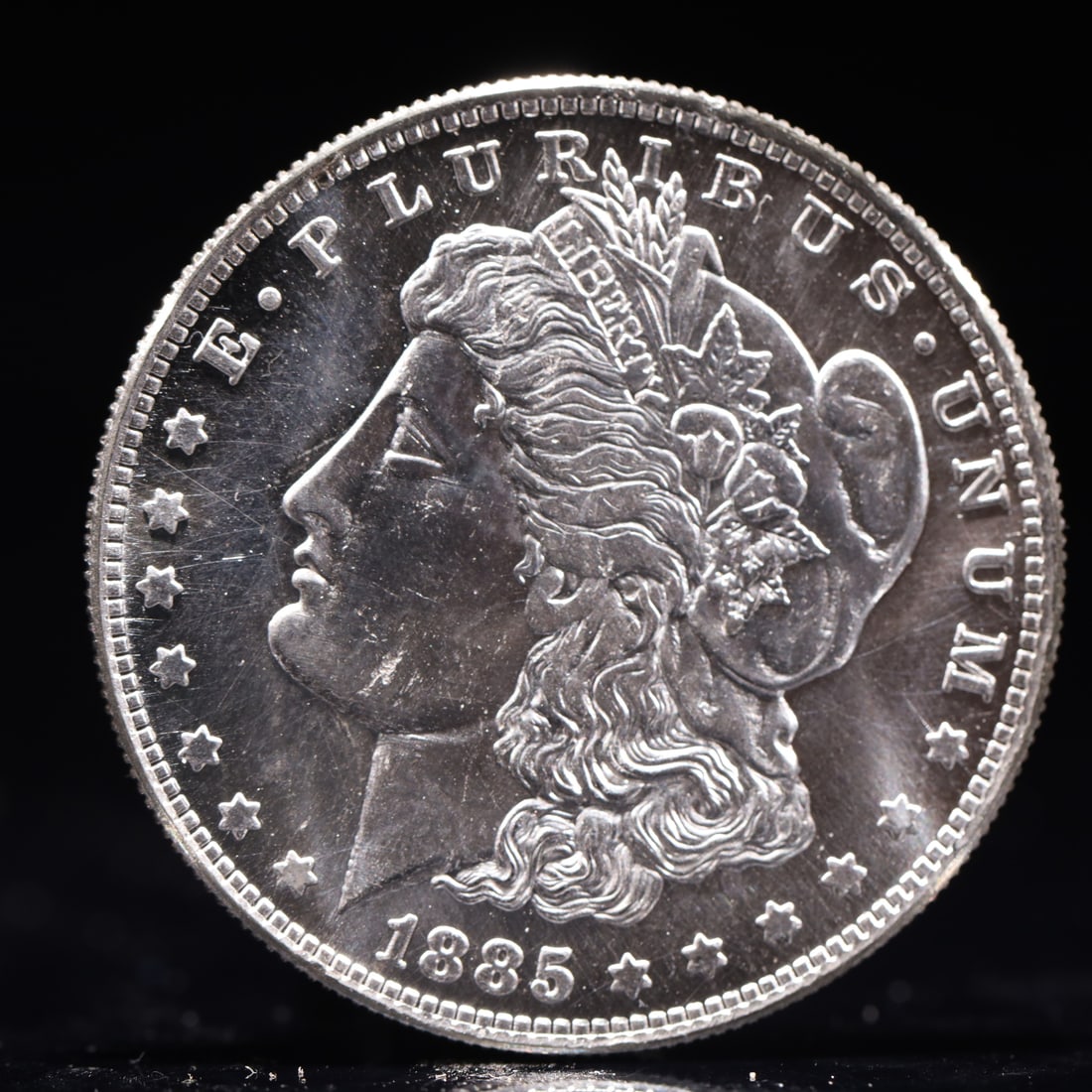 USA Morgan Dollar 1885 Coin: Obv: profile bust with date below and E PLURIBUS UNUM legend and stars around. Rev: eagle with In God we trust above within wreath with UNITED STATES OF AMERICA ONE DOLLAR legend. IN GOD WE TRUST / LI
