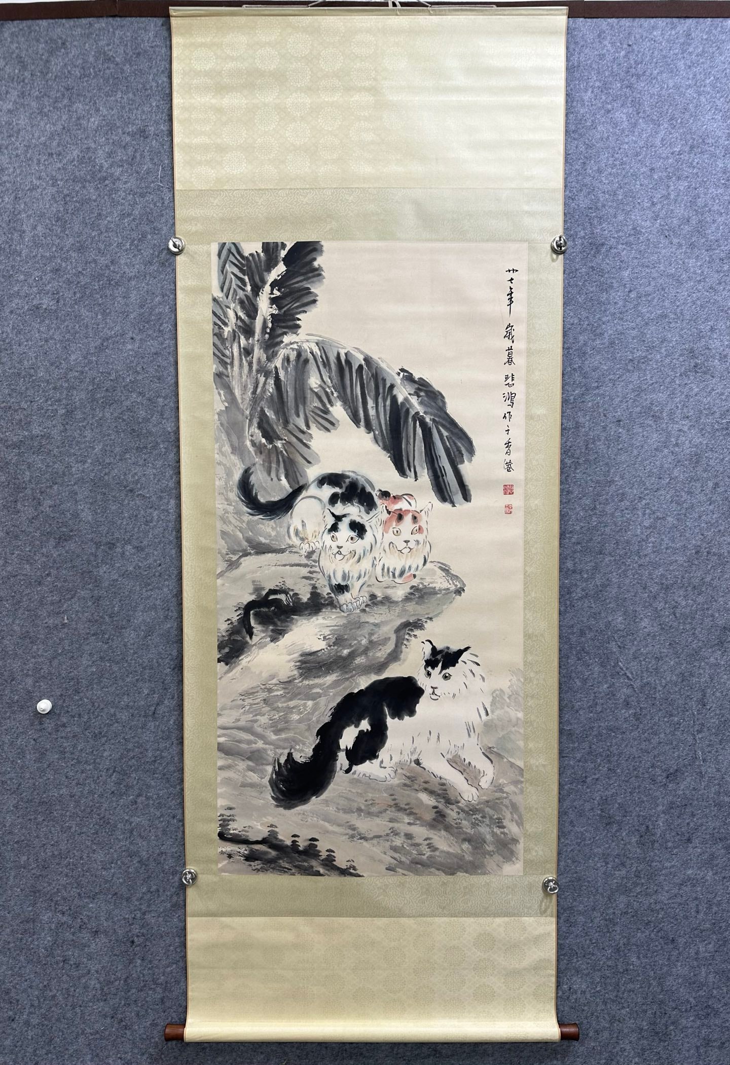 A Chinese Vertical Scroll Ink Painting of Cat on Paper,Xu Beihong: A Chinese Vertical Scroll Ink Painting of Cat on Paper,Xu Beihong,Size:(Without frame)26.4inx54.3in 一幅中国水墨猫图立轴,徐悲