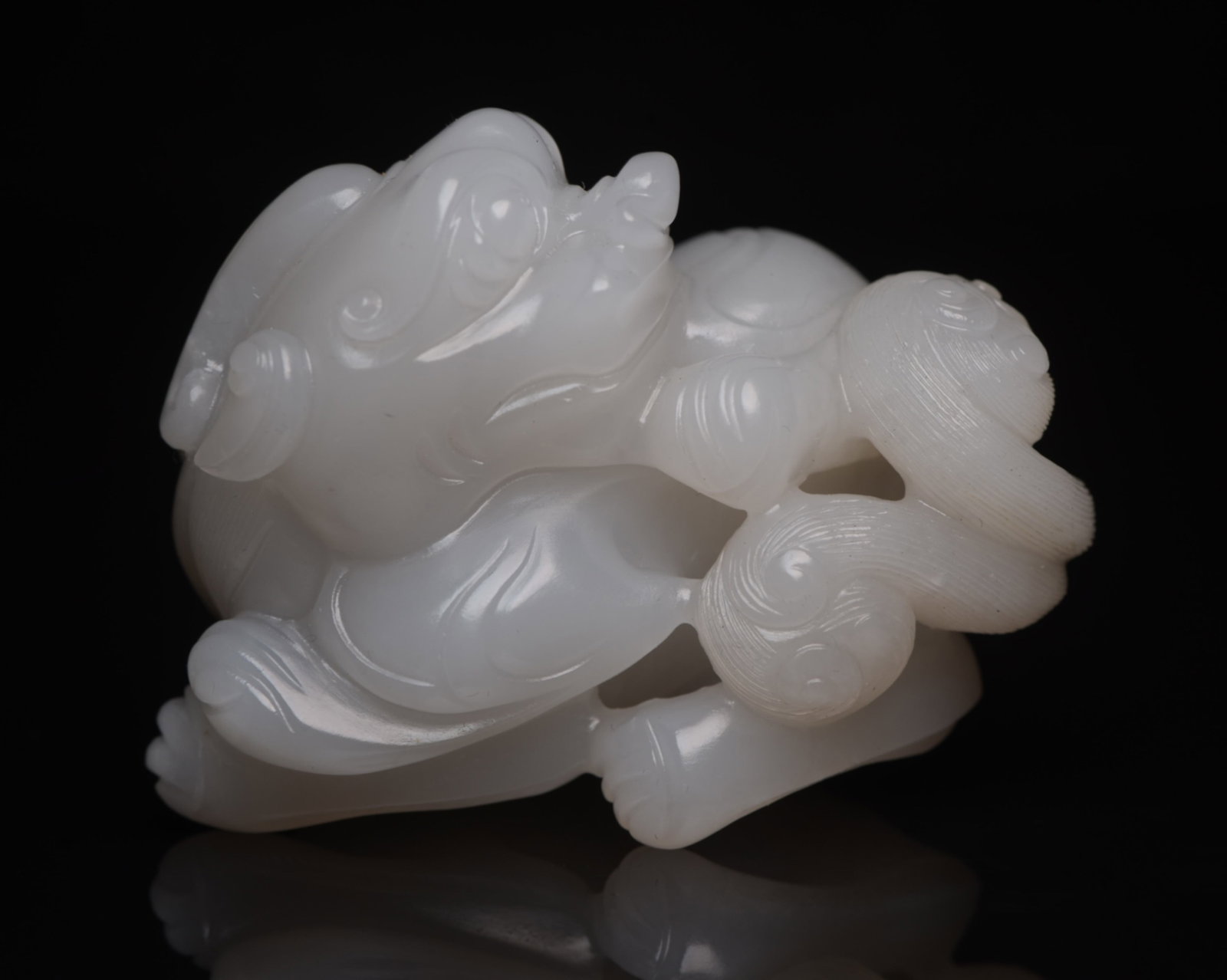 An Exquisite White Jade Lion Ornament: An Exquisite White Jade Lion Ornament,Qing Dynasty,China,Size:2.7inx2inx1.9in,Weight:176g 白玉狮子摆件,中国清代